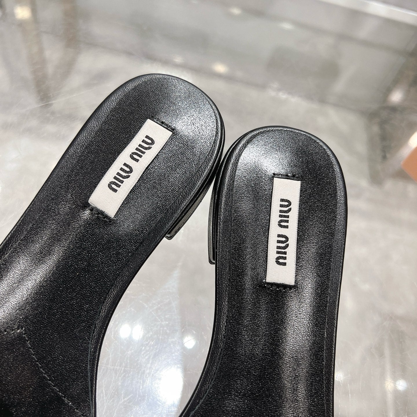 Miu 25C Slippers Black Leather 235286