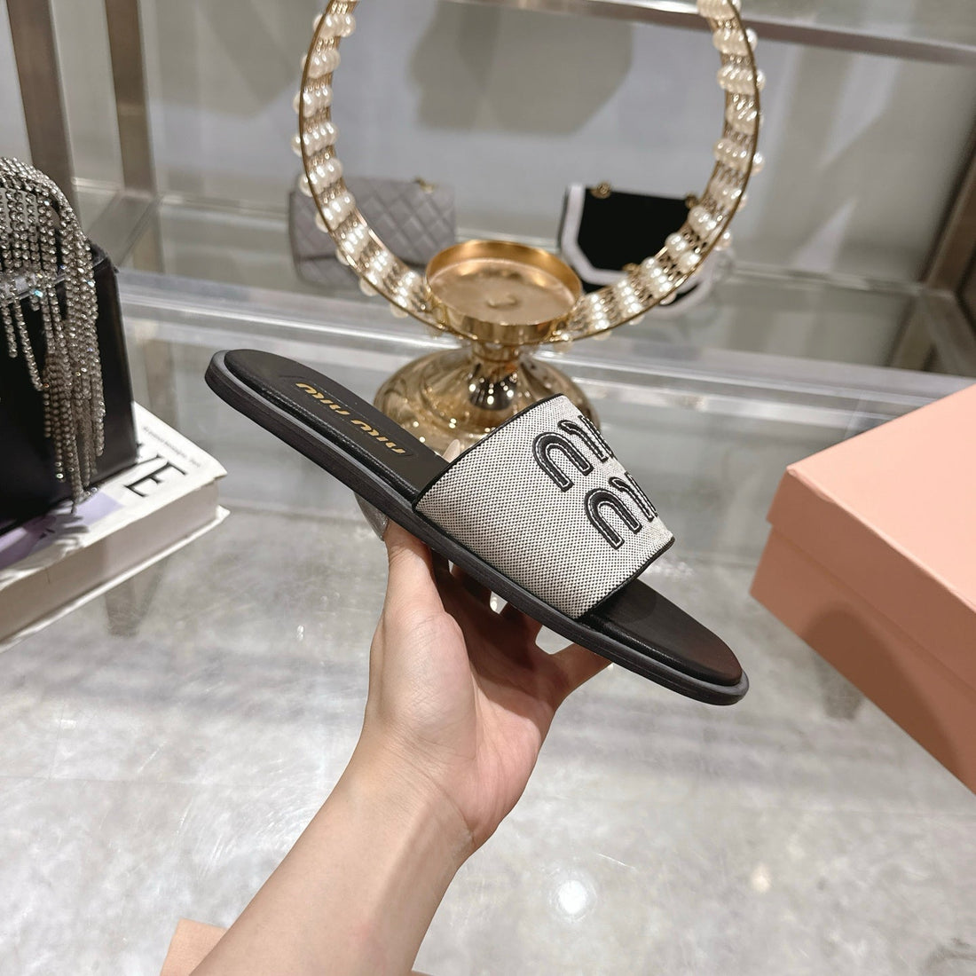 Miu Slippers Black Leather 235320