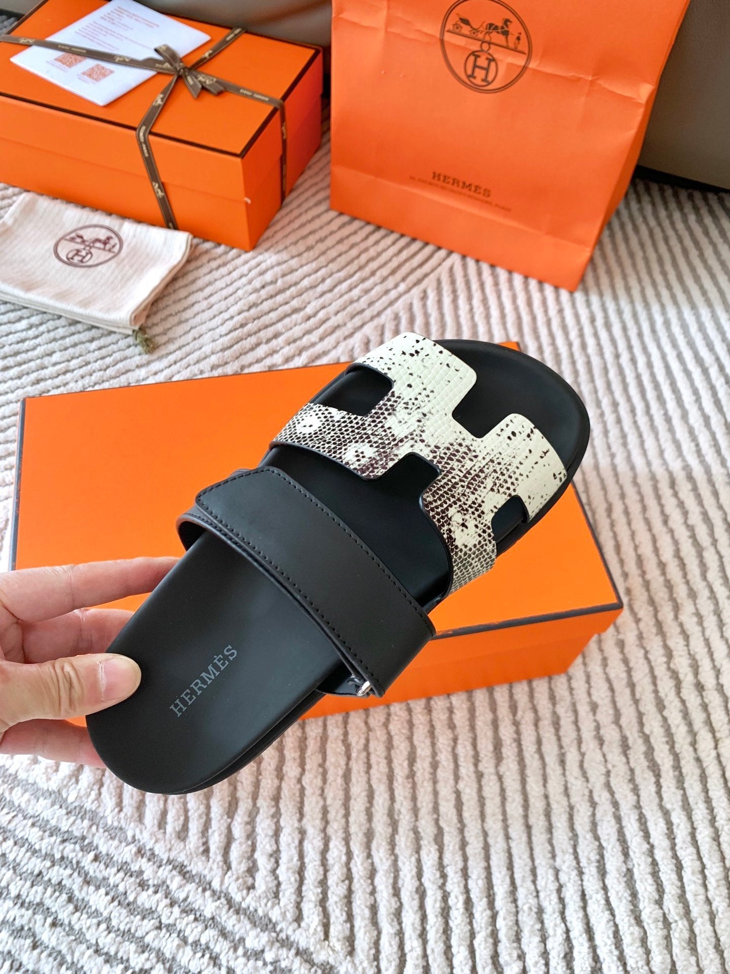 HM Chypre Sandal Ombre White Black Mix Black Cowhide 963214