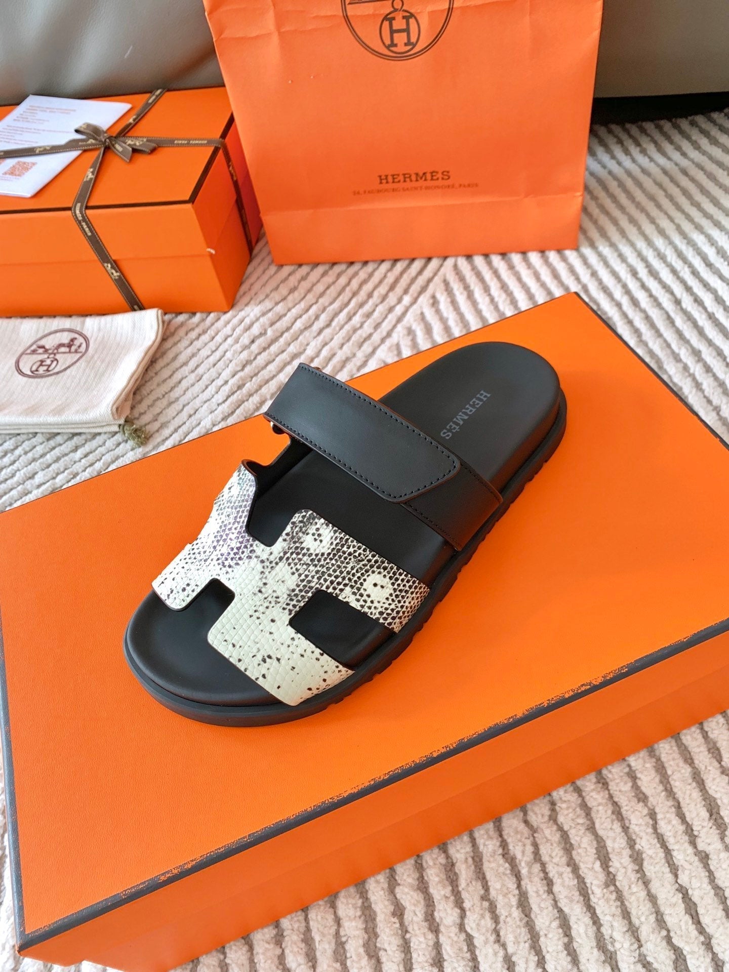 HM Chypre Sandal Ombre White Black Mix Black Cowhide 963214