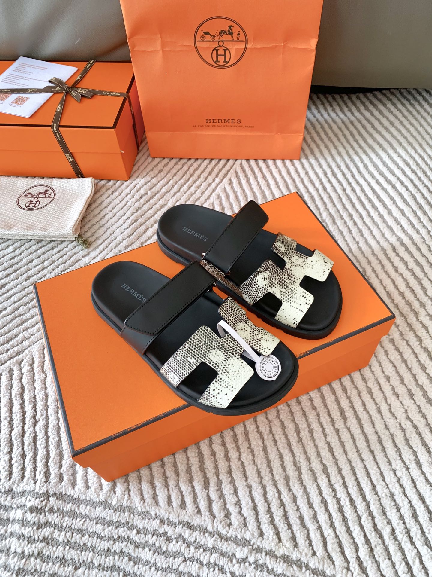 HM Chypre Sandal Ombre White Black Mix Black Cowhide 963214