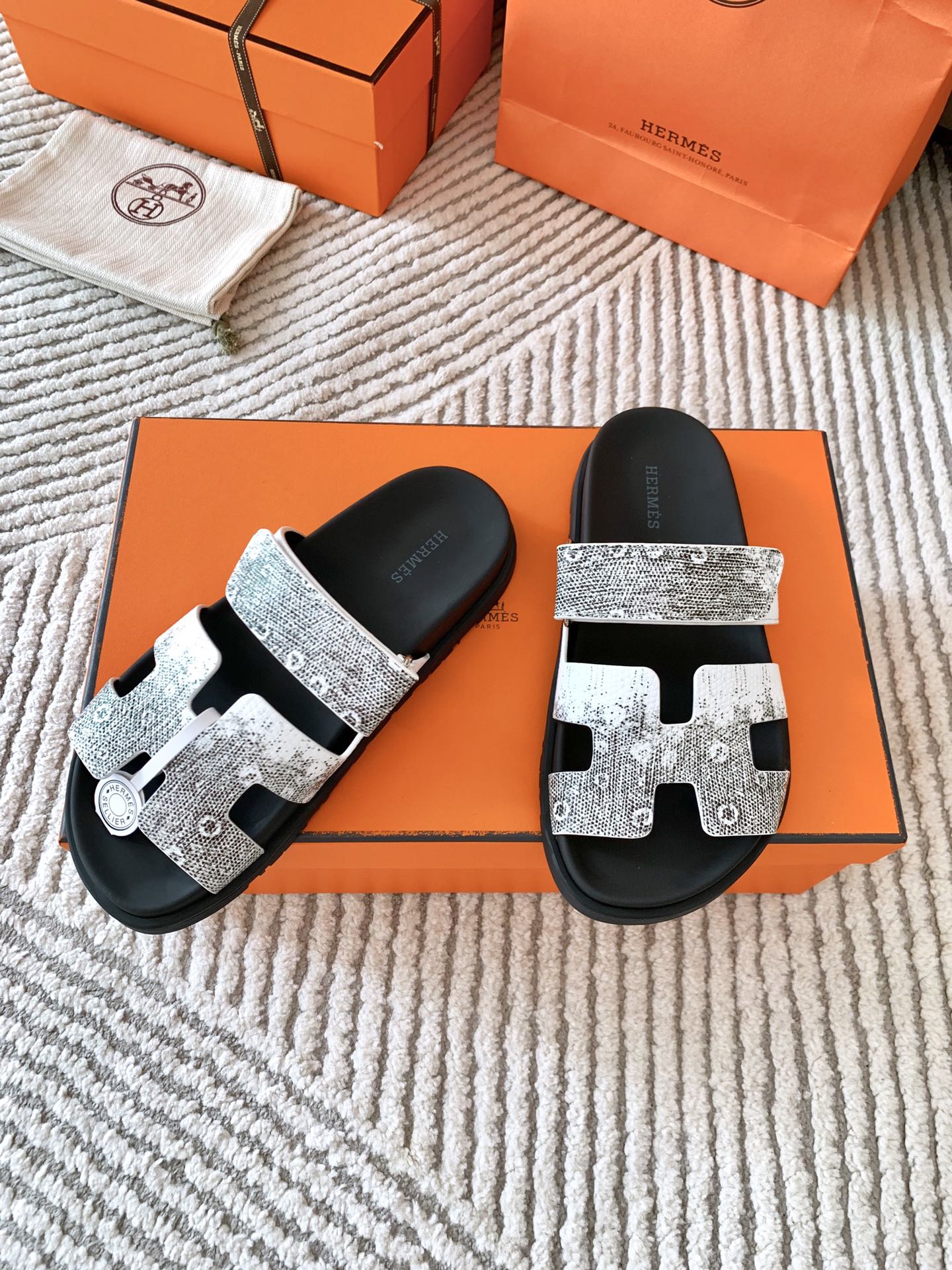 HM Chypre Sandal Ombre White Black Cowhide 963215