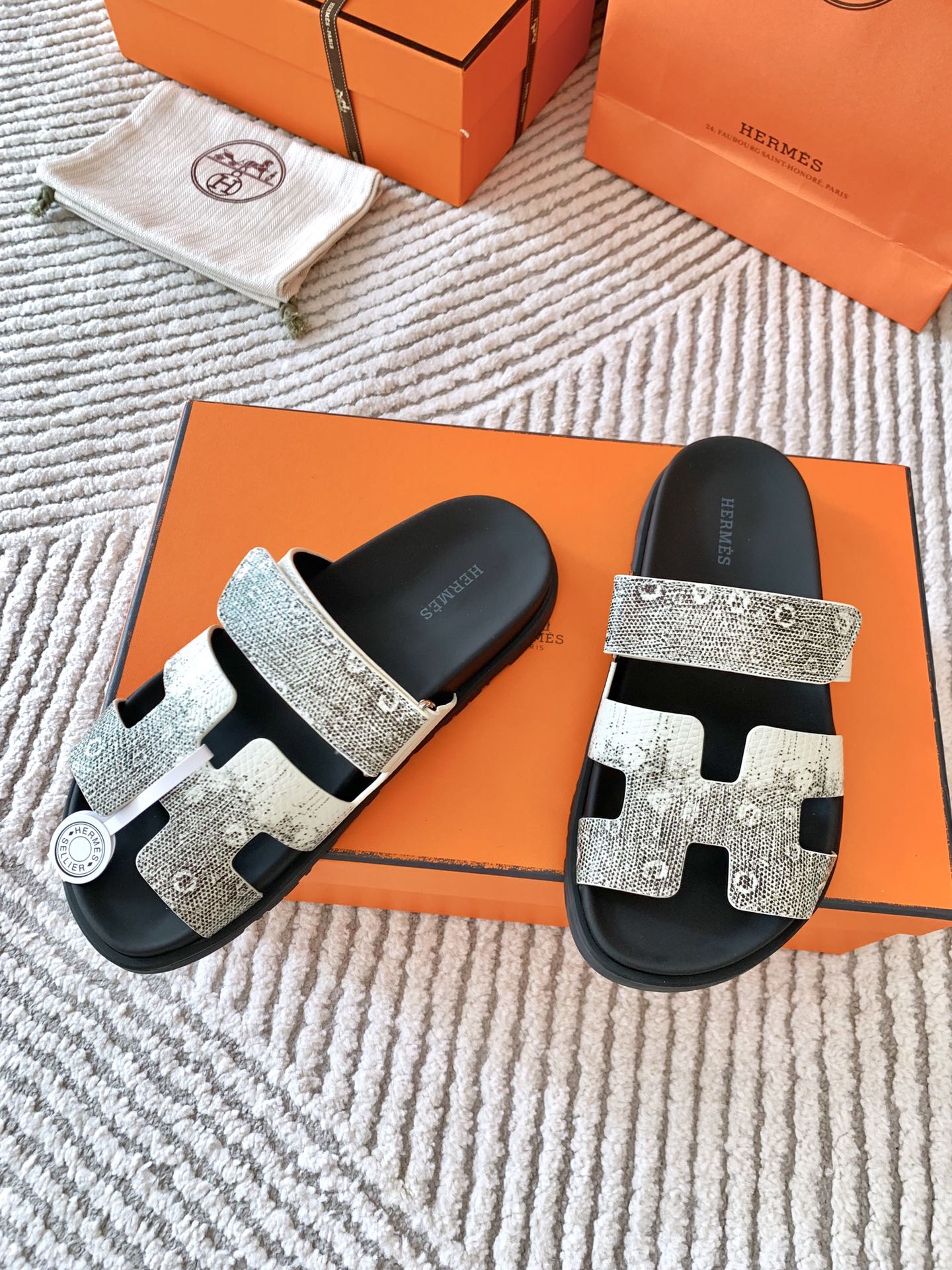 HM Chypre Sandal Ombre Ivory White Black Cowhide 963216