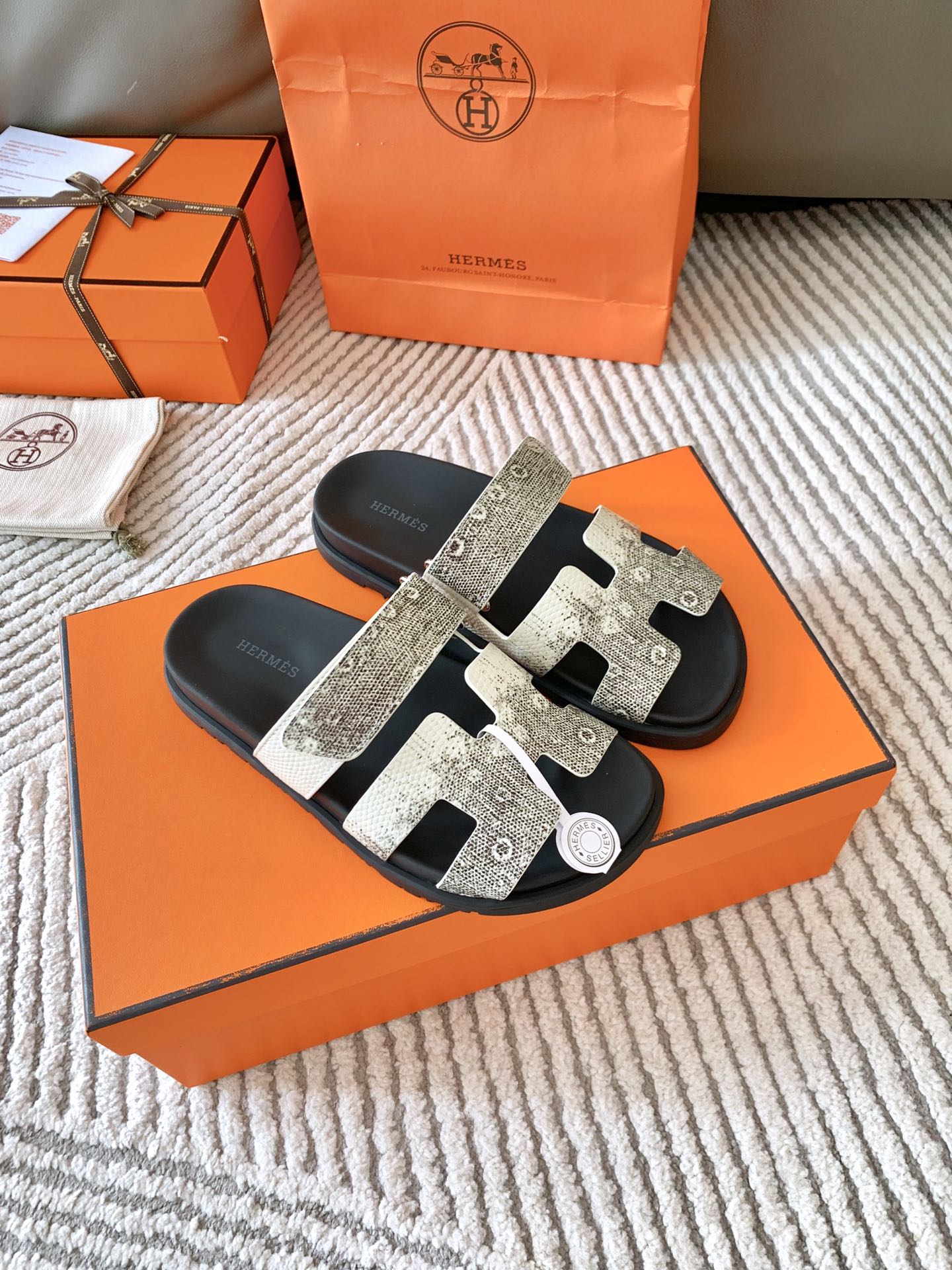 HM Chypre Sandal Ombre Ivory White Black Cowhide 963216