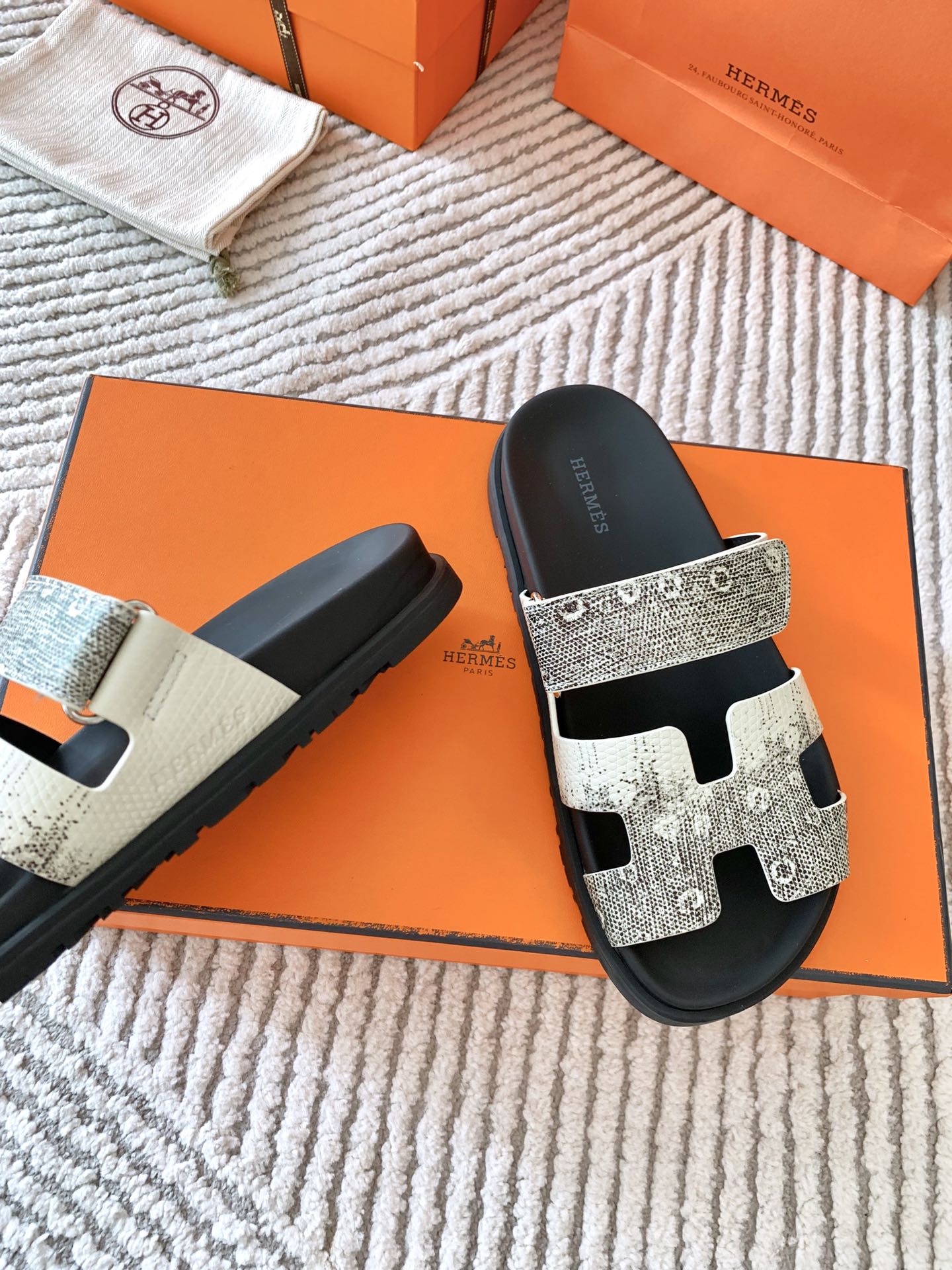 HM Chypre Sandal Ombre Ivory White Black Cowhide 963216