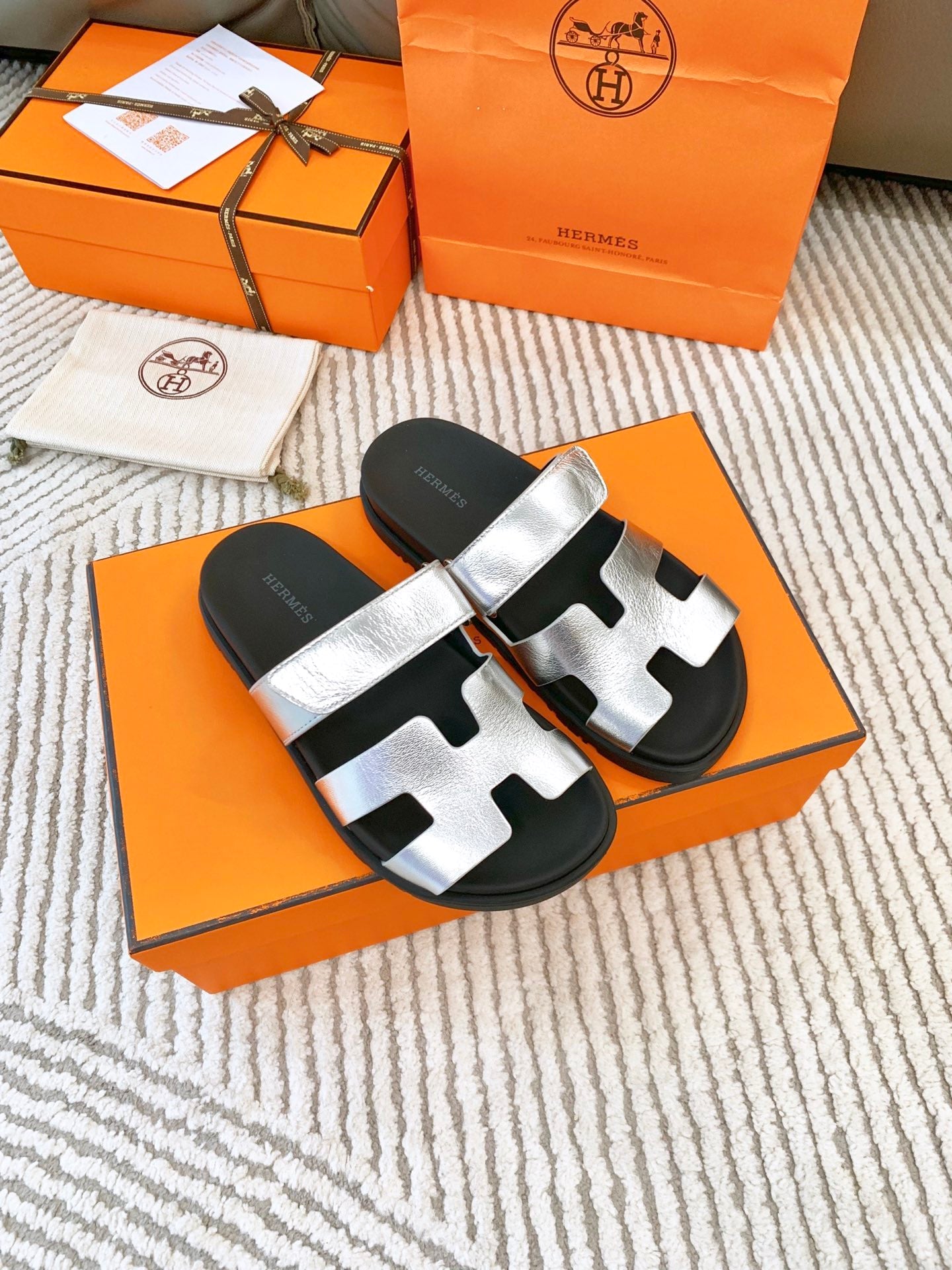 HM Chypre Sandal Silver Mix Black Wrinkled Lambskin 963200