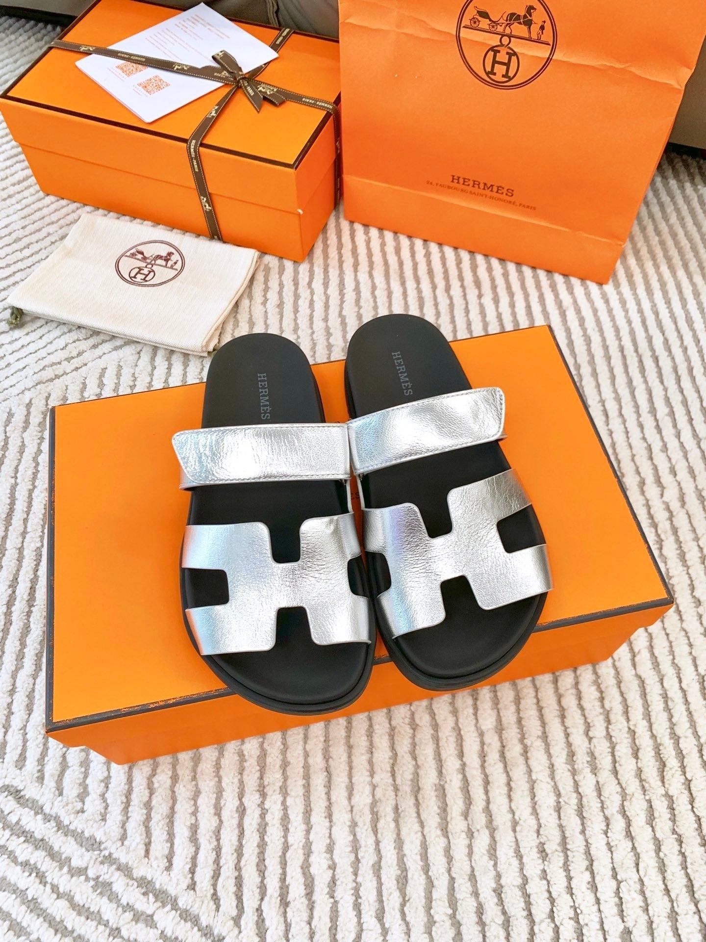 HM Chypre Sandal Silver Mix Black Wrinkled Lambskin 963200