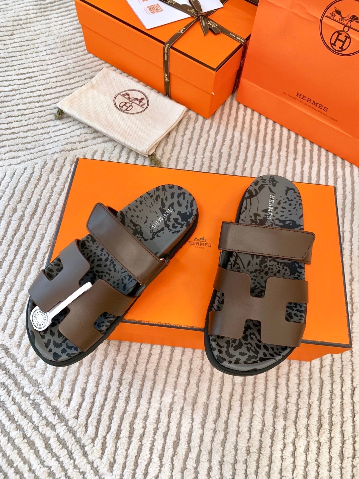 HM Chypre Sandal Earth Brown With Black Gray Pattern Cowhide 963203