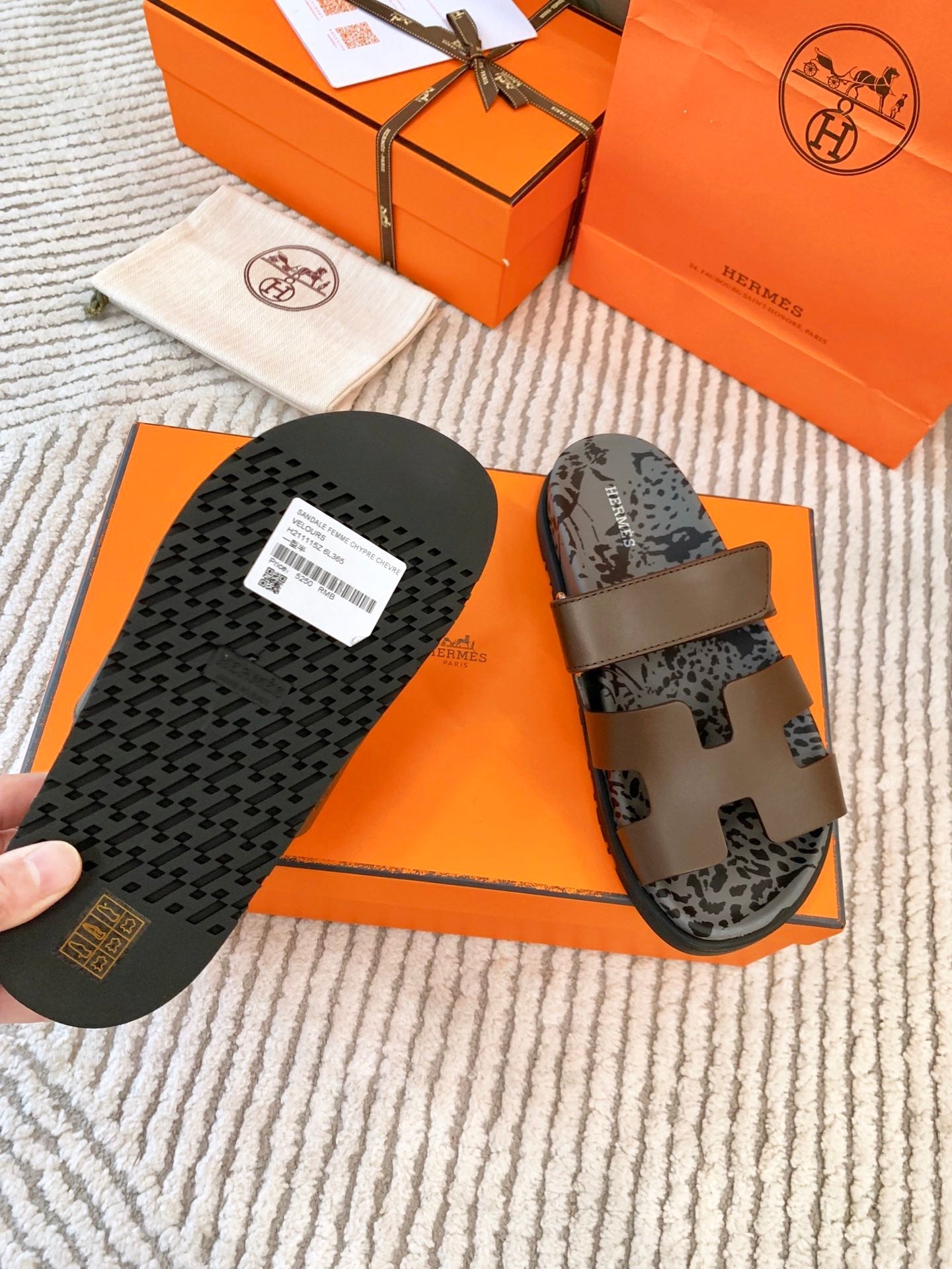 HM Chypre Sandal Earth Brown With Black Gray Pattern Cowhide 963203