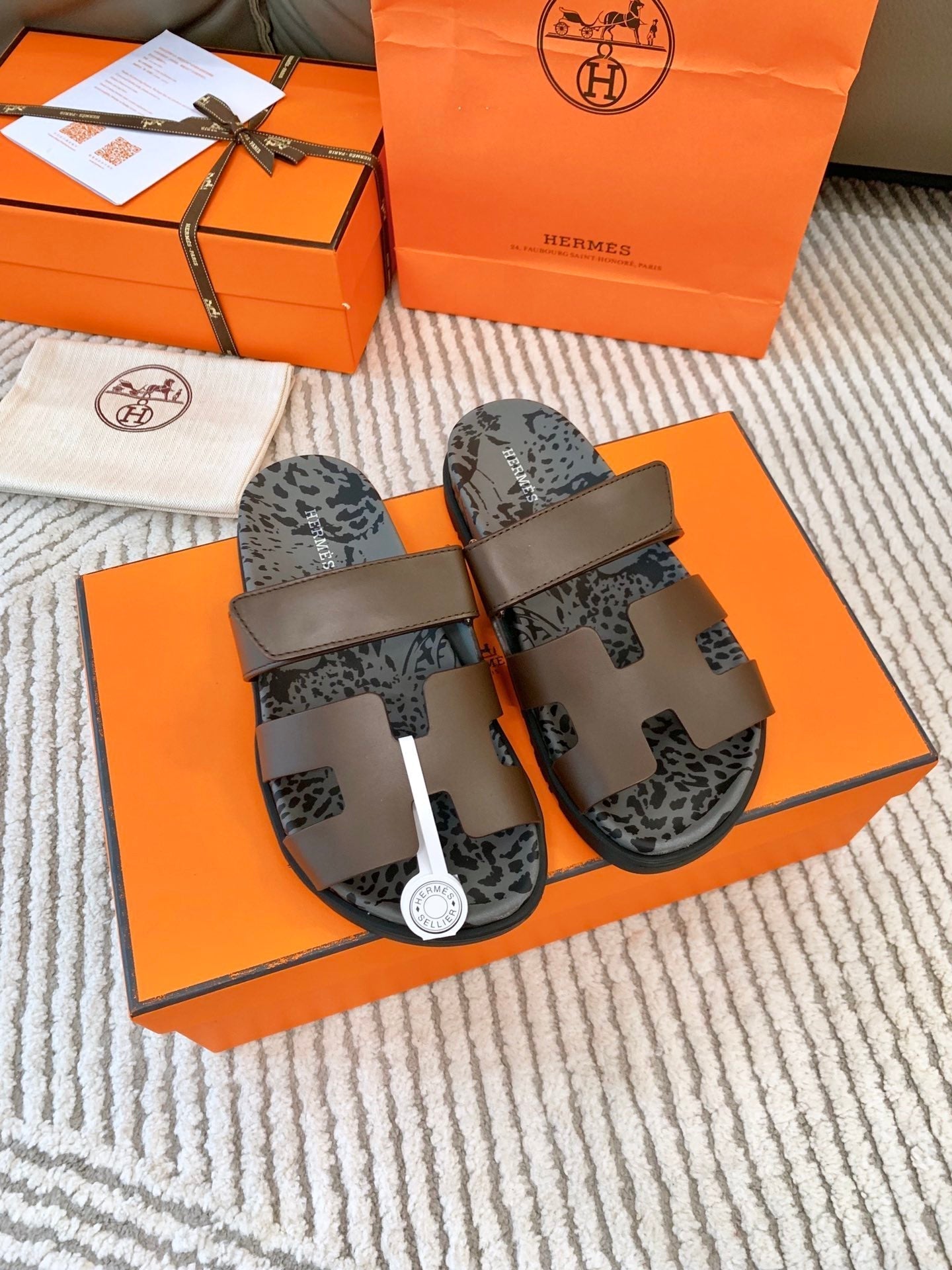 HM Chypre Sandal Earth Brown With Black Gray Pattern Cowhide 963203