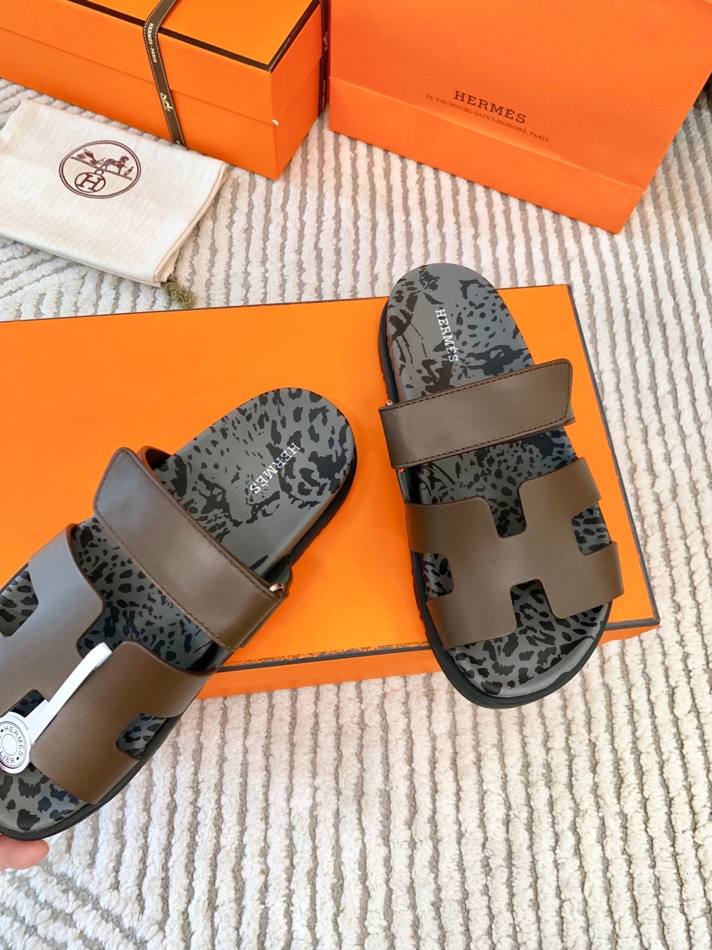 HM Chypre Sandal Earth Brown With Black Gray Pattern Cowhide 963203