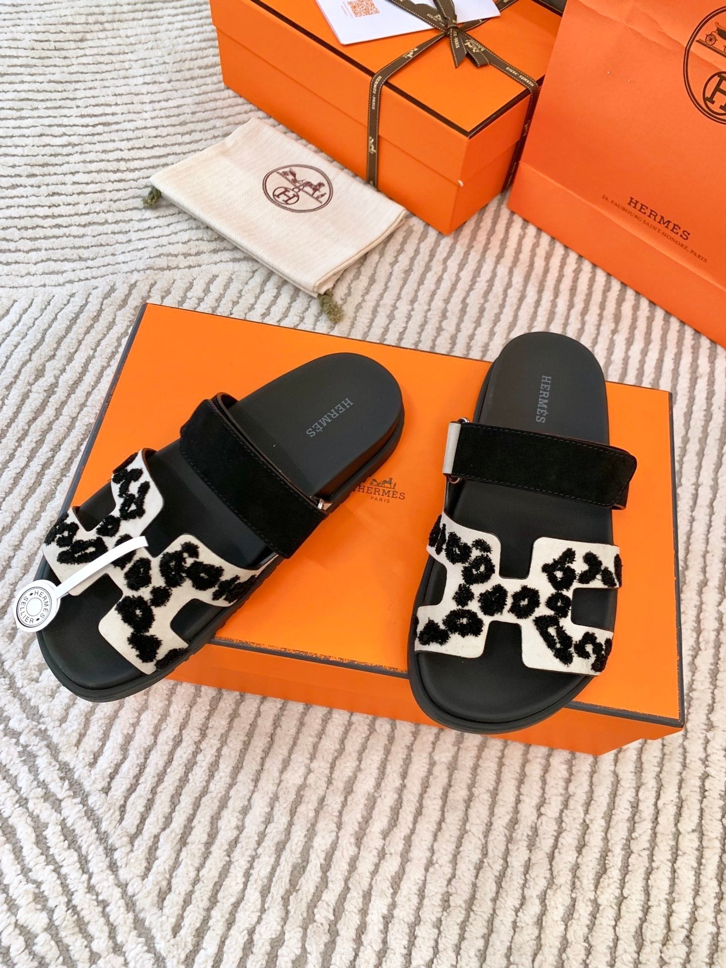 HM Chypre Sandal Black White Suede  963207