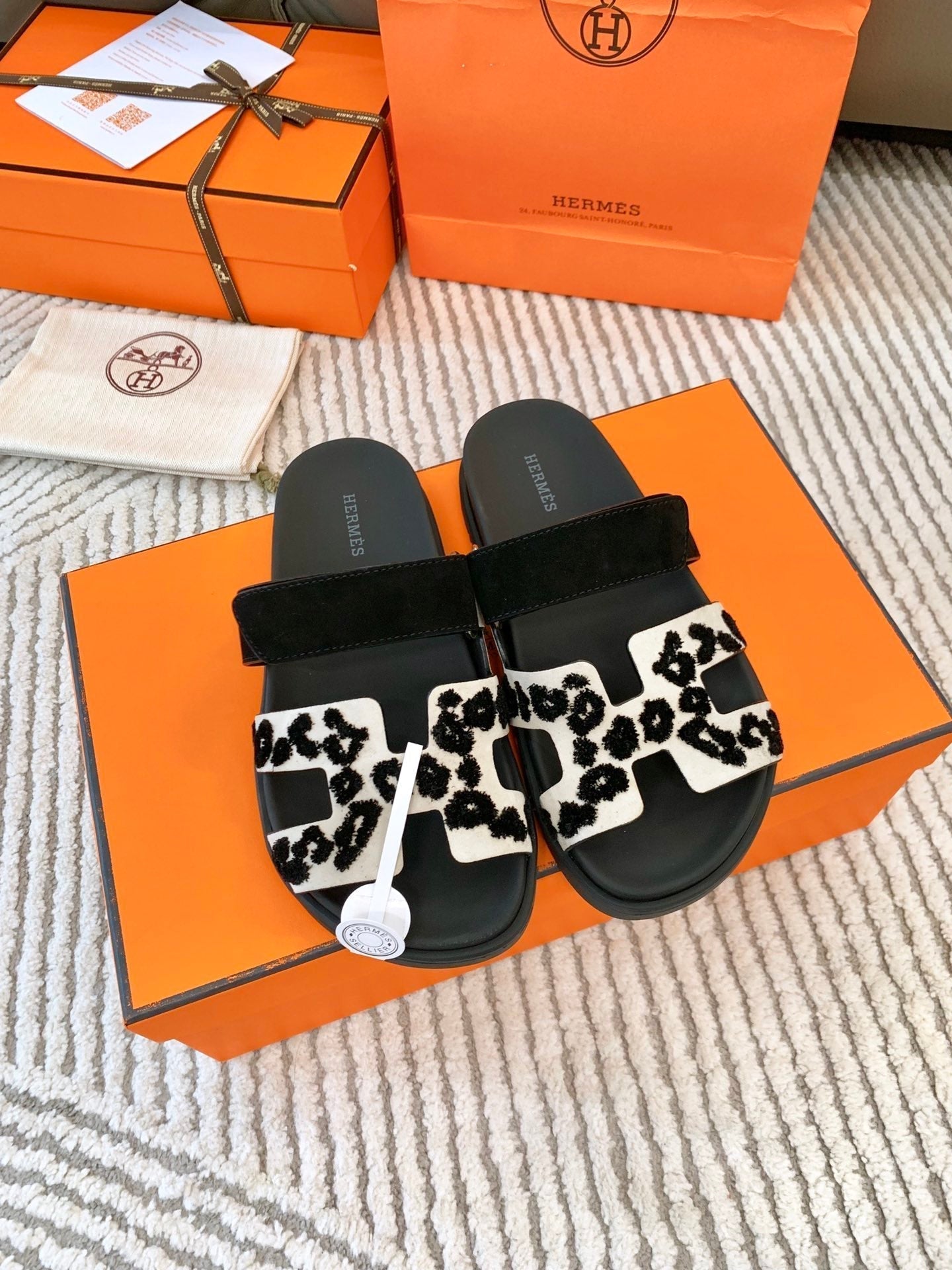 HM Chypre Sandal Black White Suede  963207