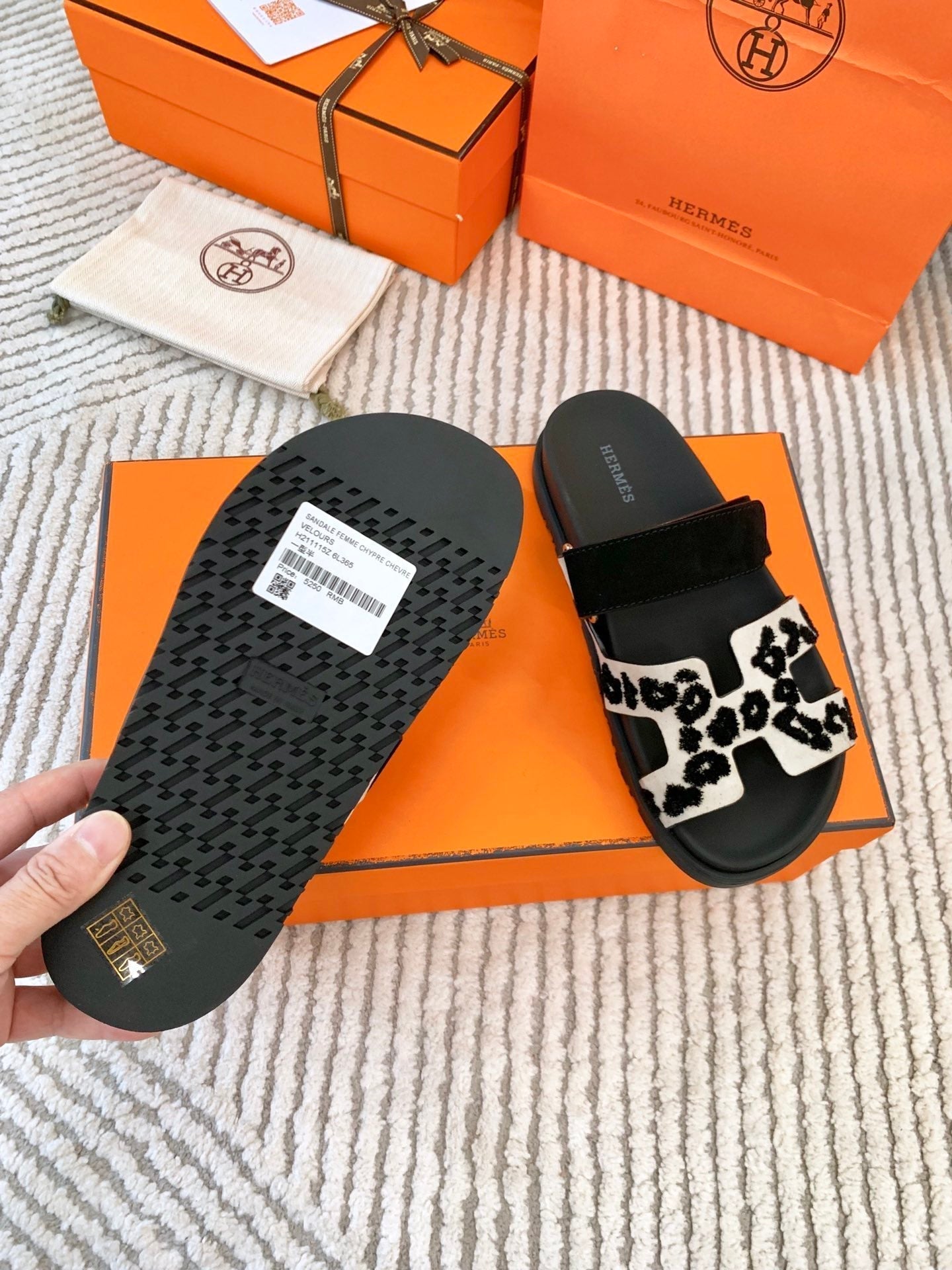 HM Chypre Sandal Black White Suede  963207