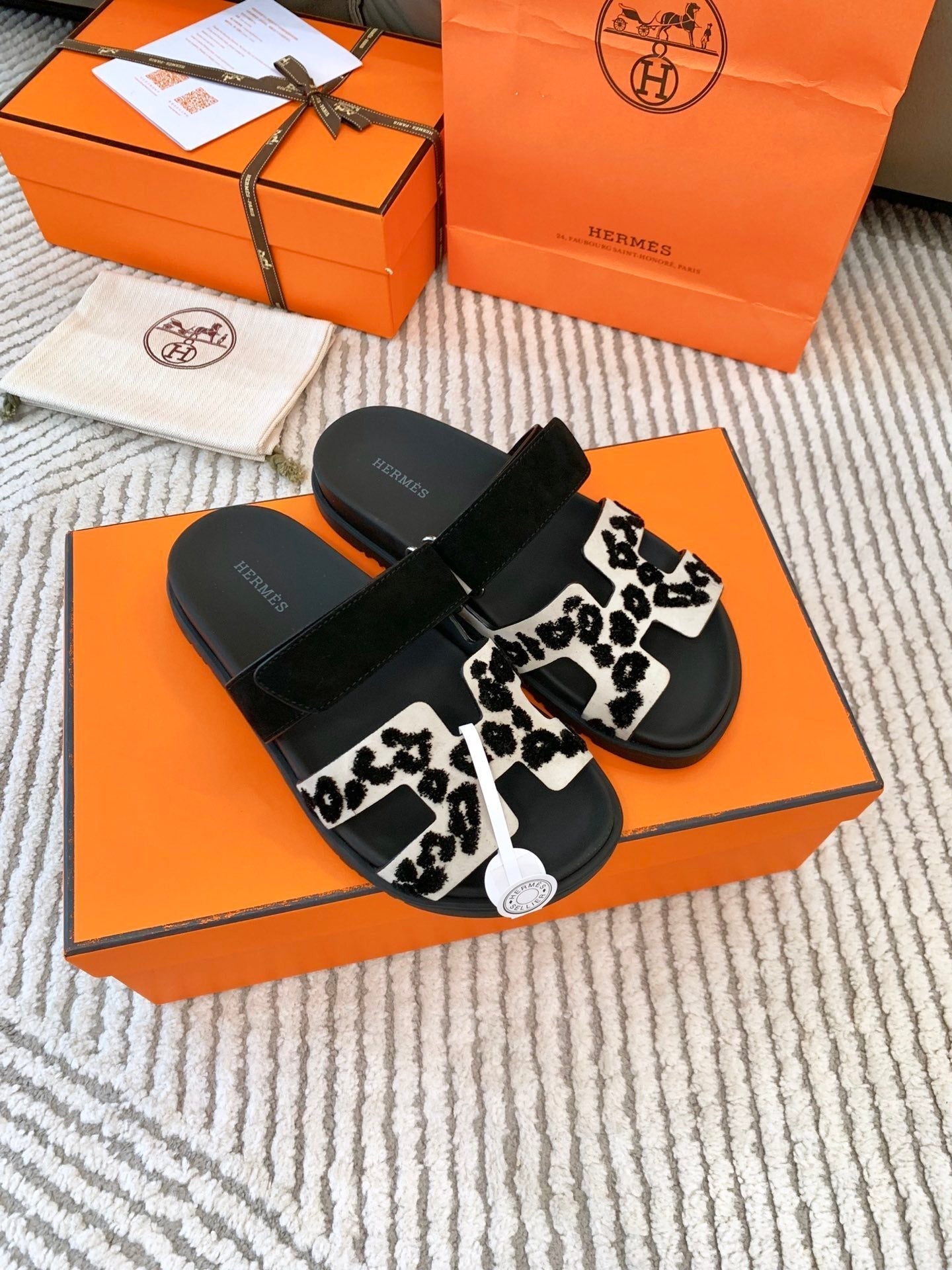 HM Chypre Sandal Black White Suede  963207