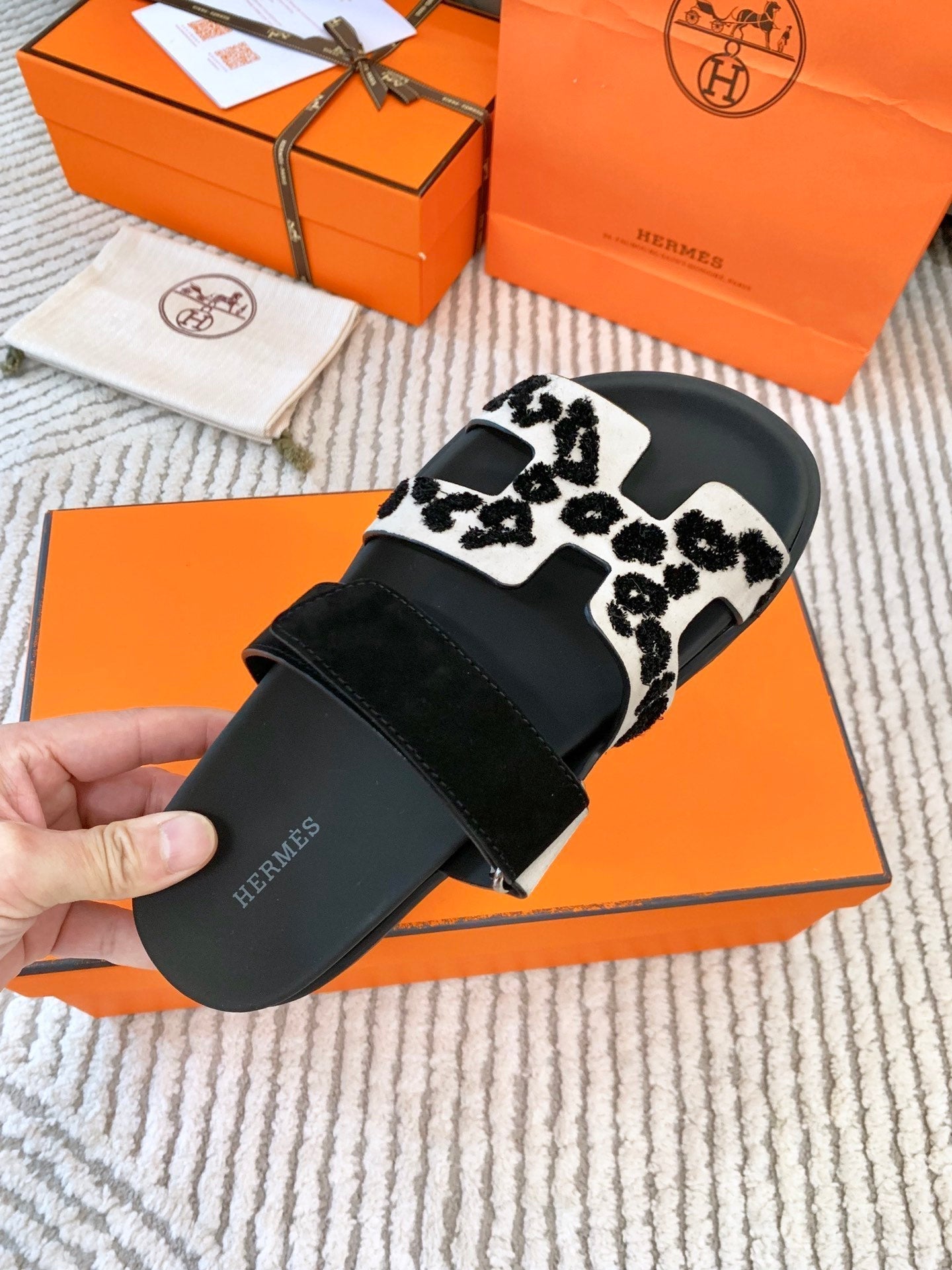 HM Chypre Sandal Black White Suede  963207