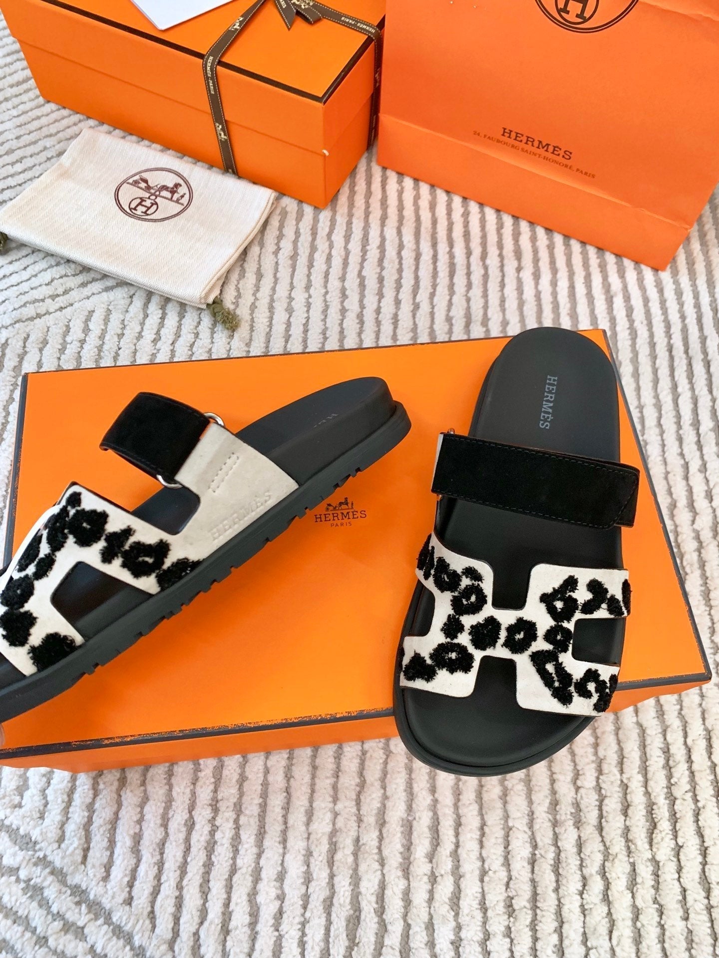 HM Chypre Sandal Black White Suede  963207