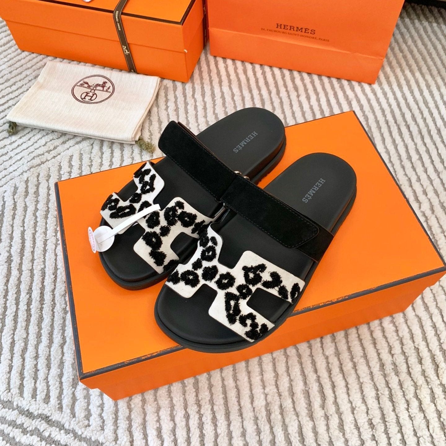 HM Chypre Sandal Black White Suede  963207