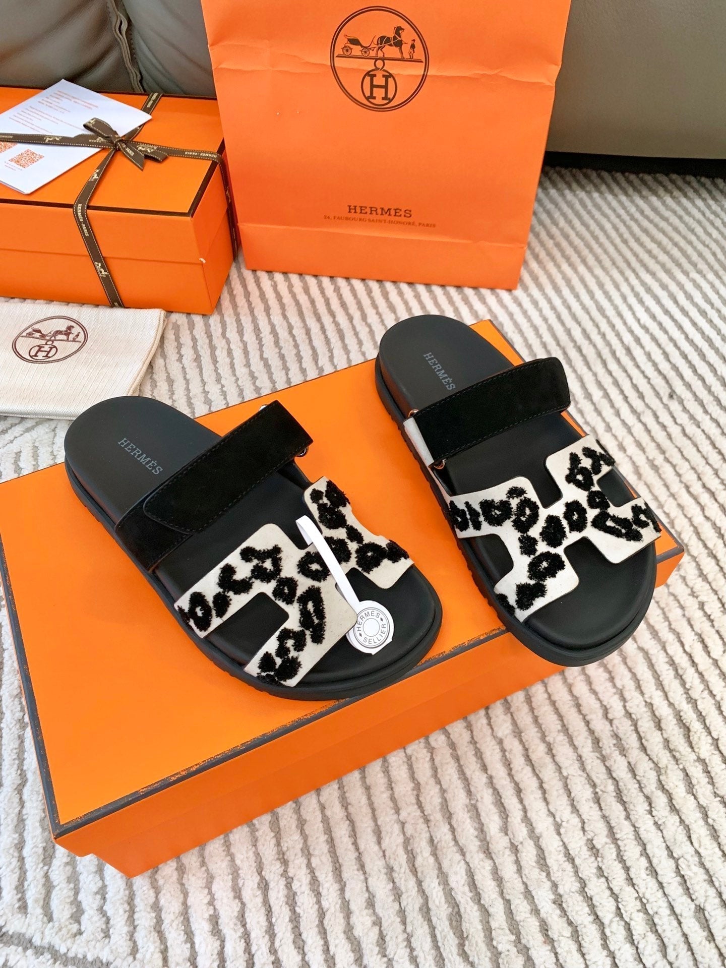 HM Chypre Sandal Black White Suede  963207