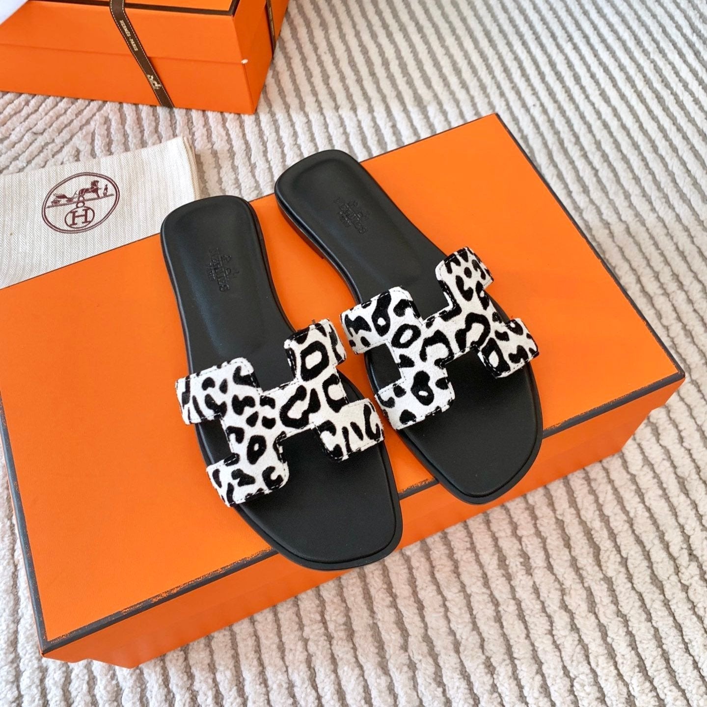 HM Oran Sandal White With Black Pattern Calfskin 963190