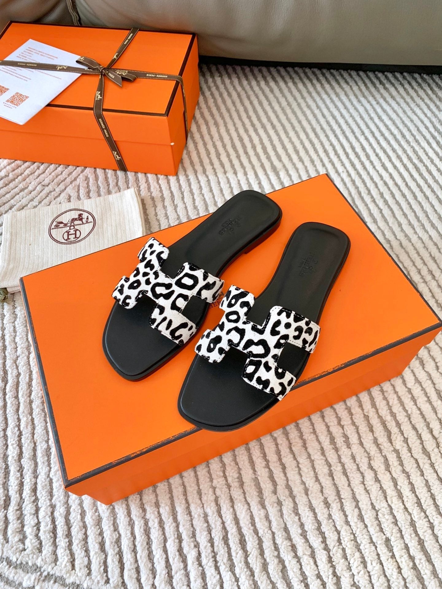 HM Oran Sandal White With Black Pattern Calfskin 963190