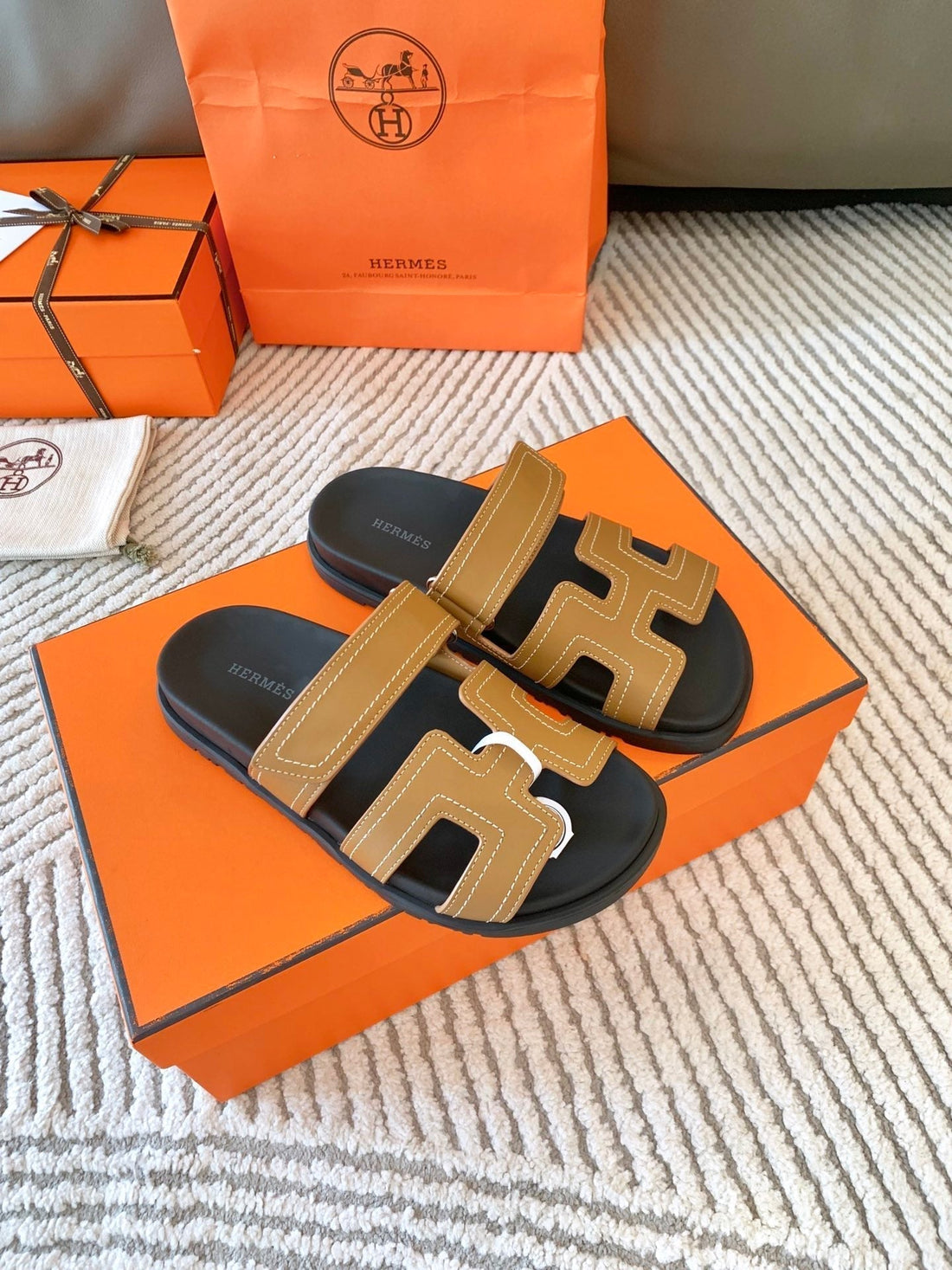 HM Chypre Sandal Lumpy Brown With White Stitching Lambskin 963495