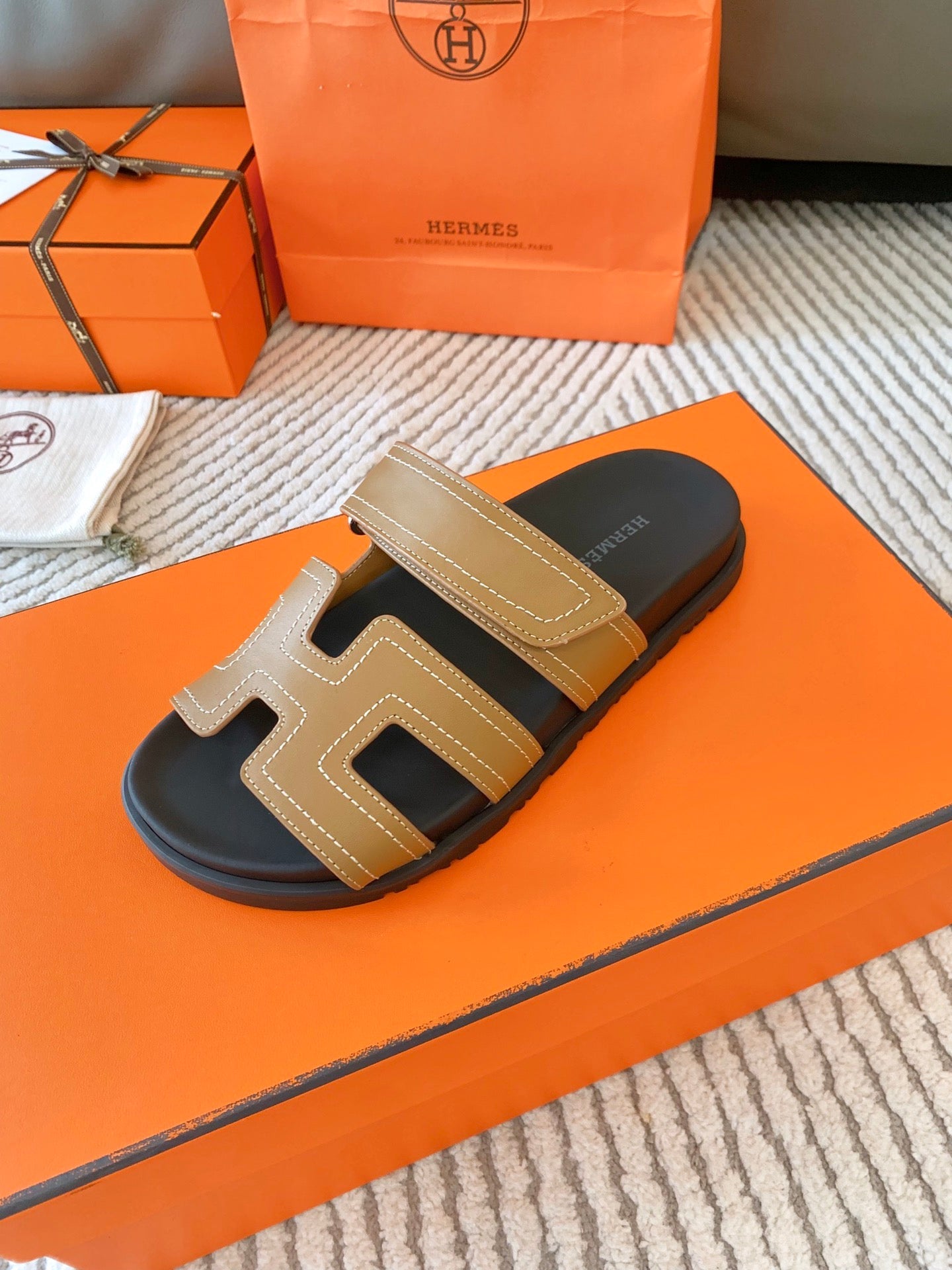 HM Chypre Sandal Lumpy Brown With White Stitching Lambskin 963495