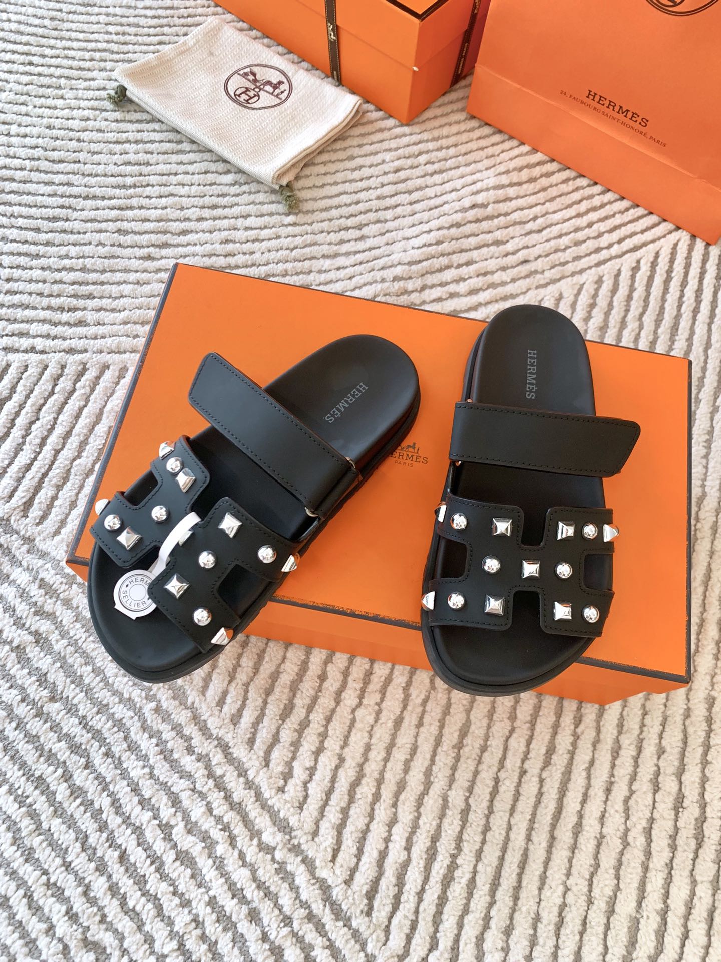 HM Chypre Sandal Black With White Stones Lambskin 963500