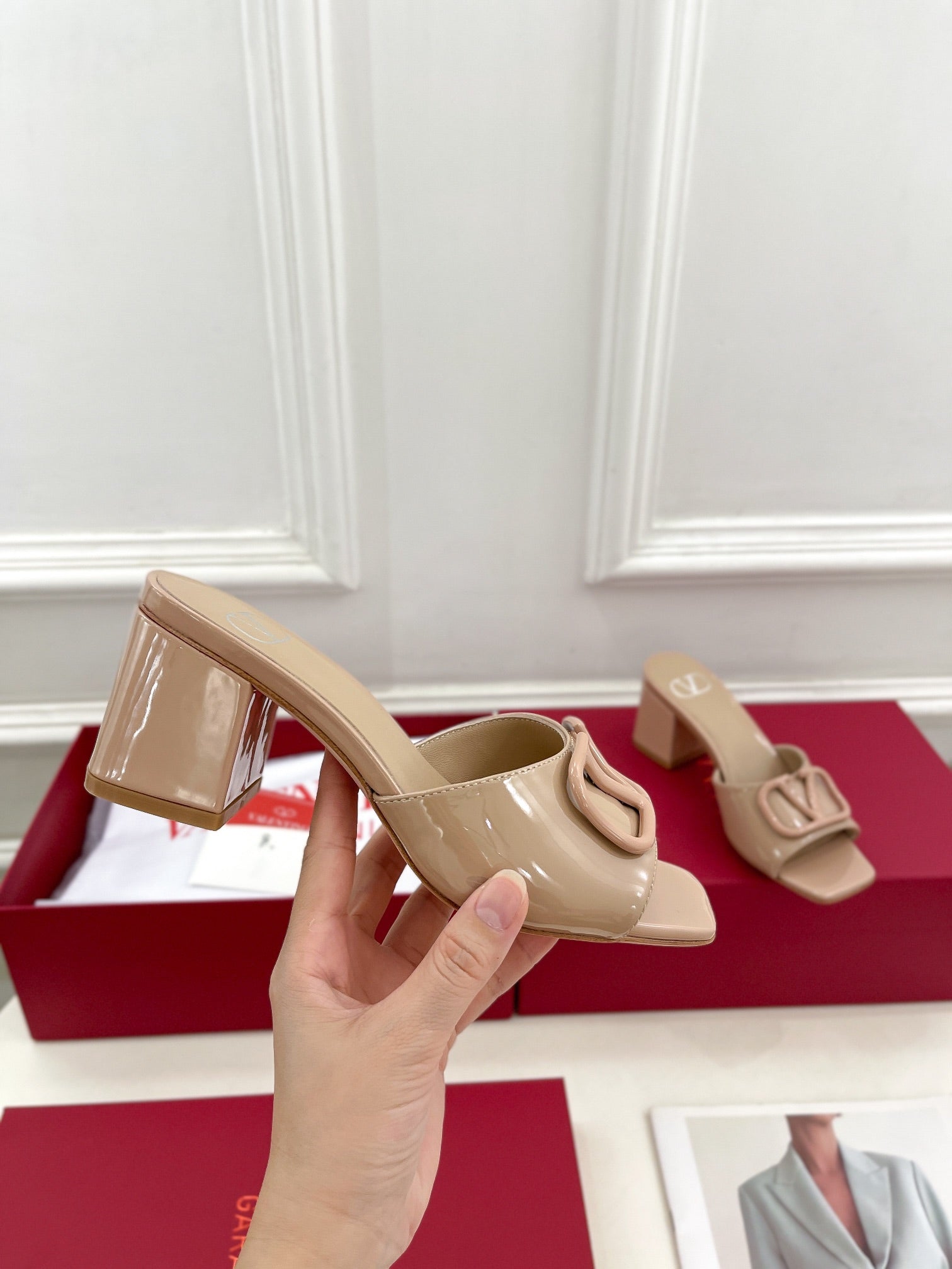 Vlogo 60 Patent Sandal Beige Leather