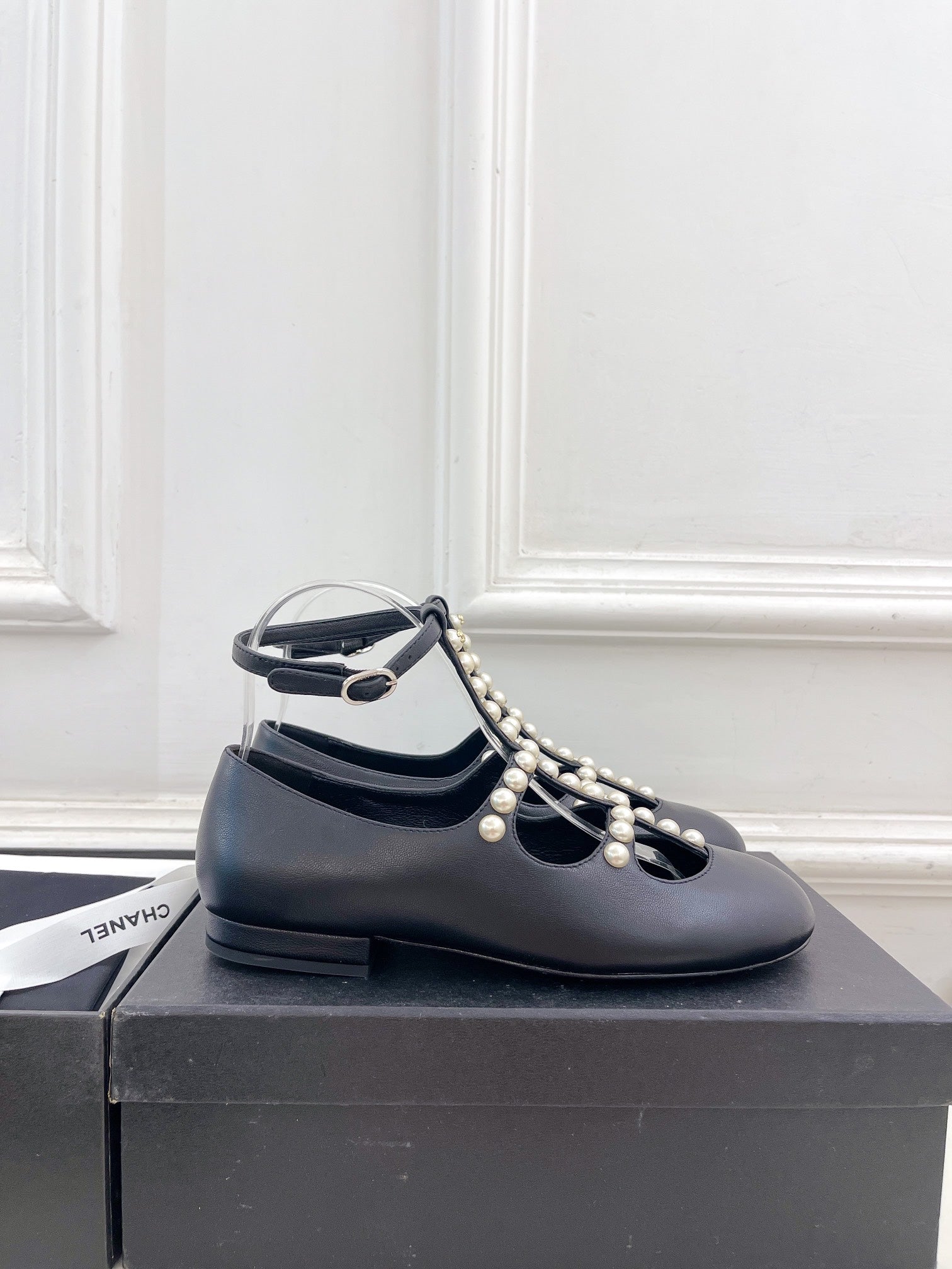 CC Mary Jane 10mm In Black With Small Pearls Lambskin 948756