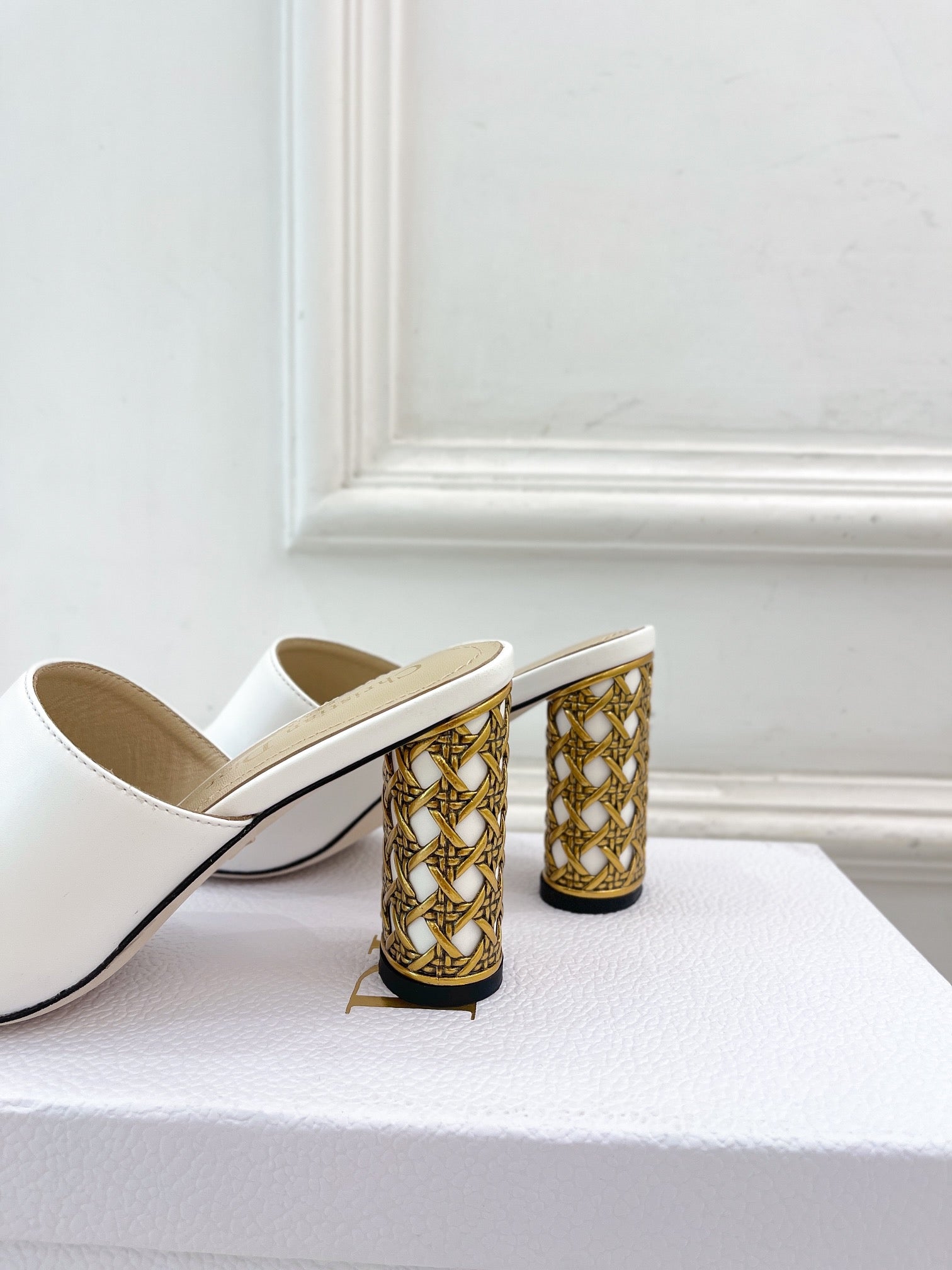 CD Icon Heeled Slide 80mm White Calfskin