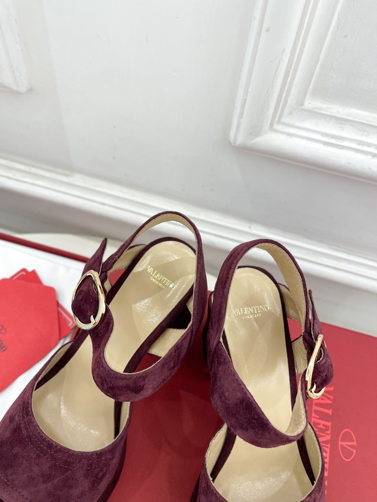 VT Garavani 25 Platform Ruby Red Suede 330965