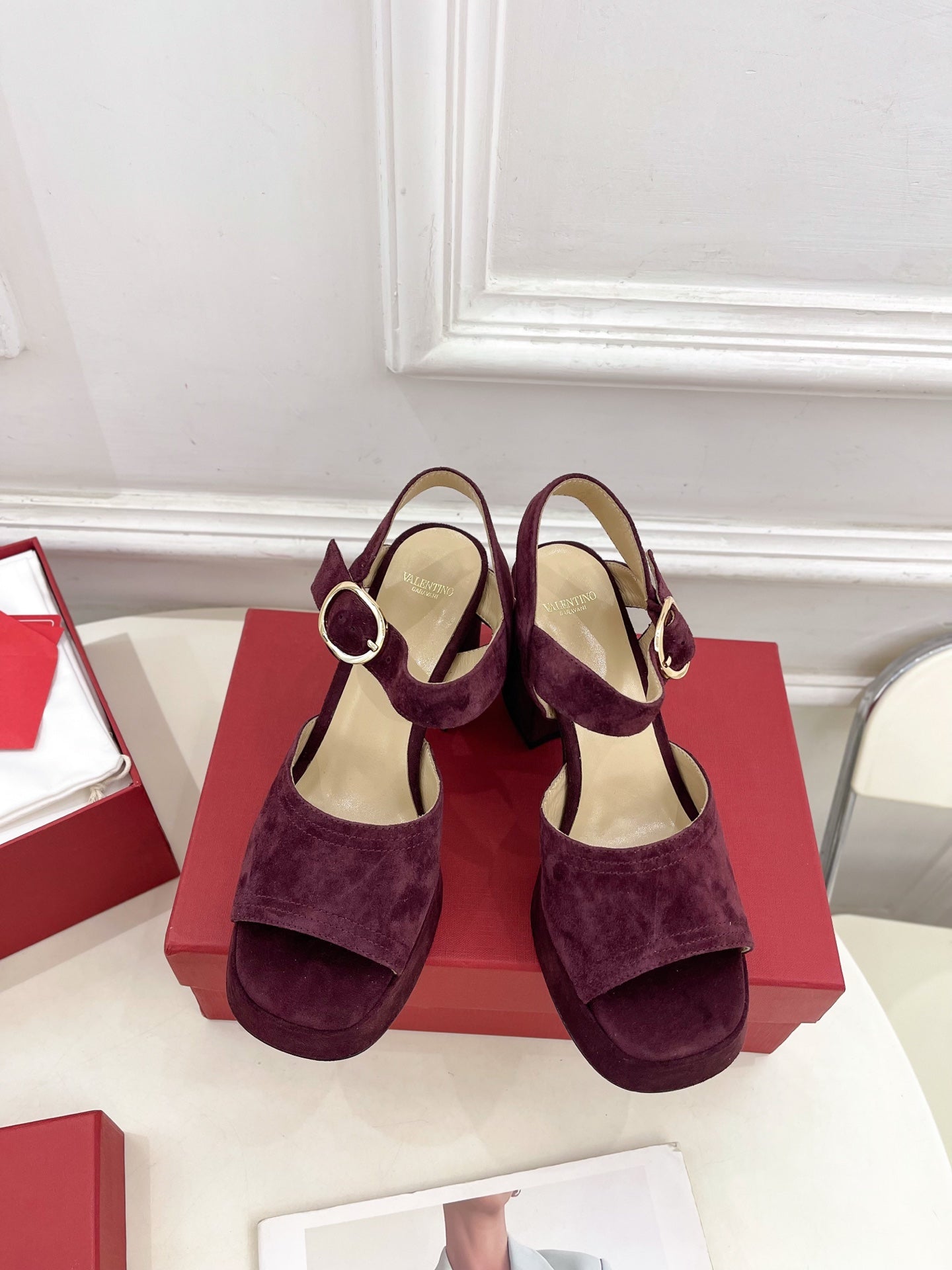 VT Garavani 25 Platform Ruby Red Suede 330965