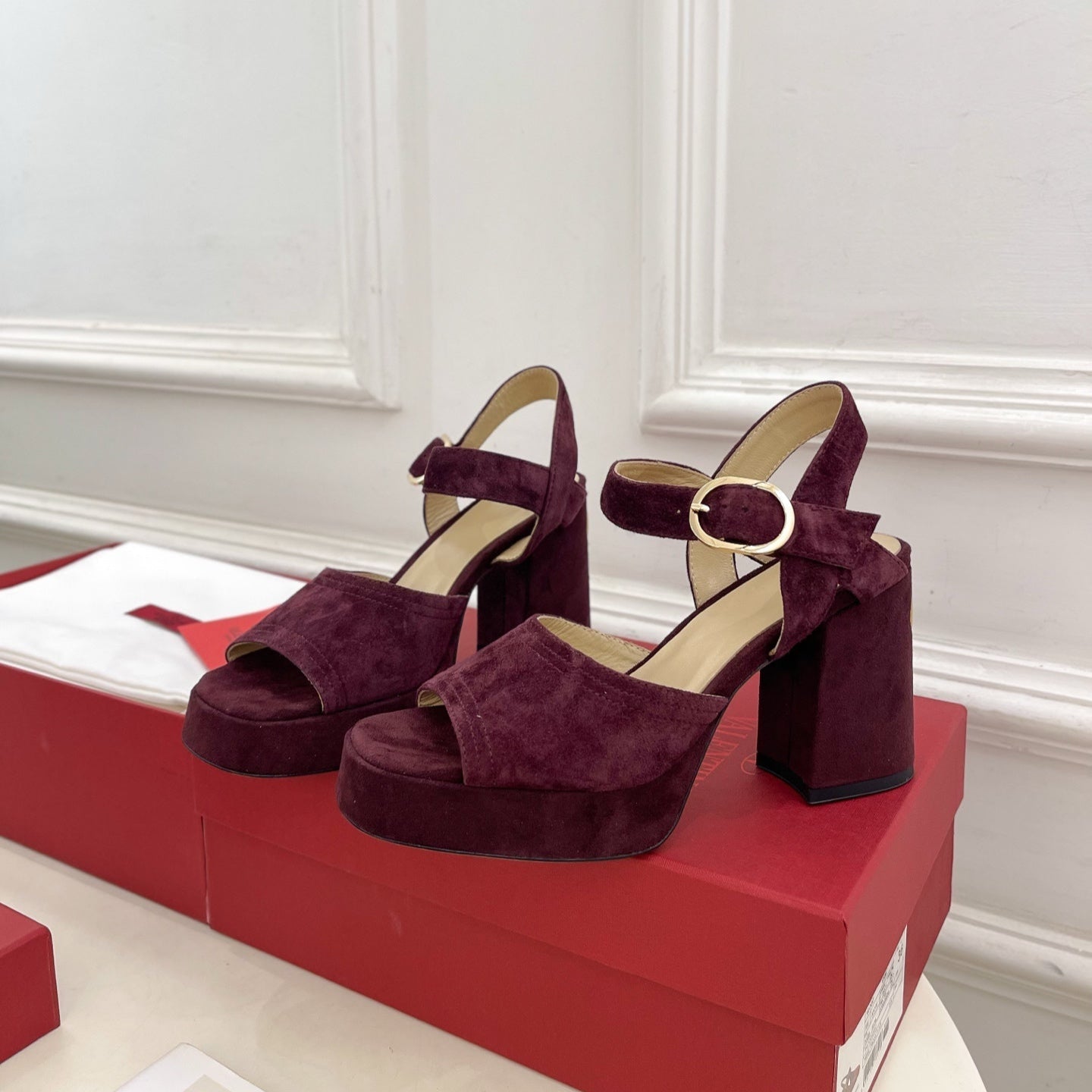 VT Garavani 25 Platform Ruby Red Suede 330965