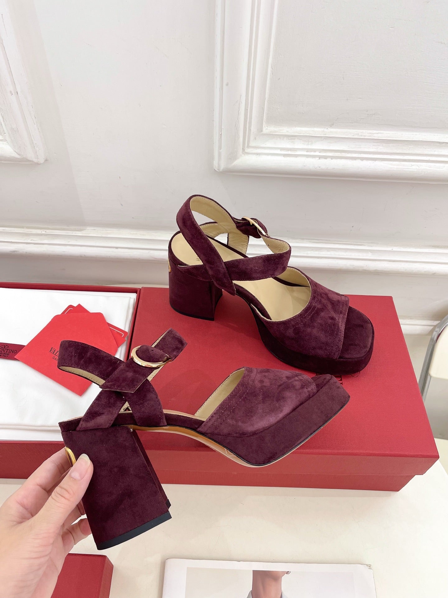 VT Garavani 25 Platform Ruby Red Suede 330965
