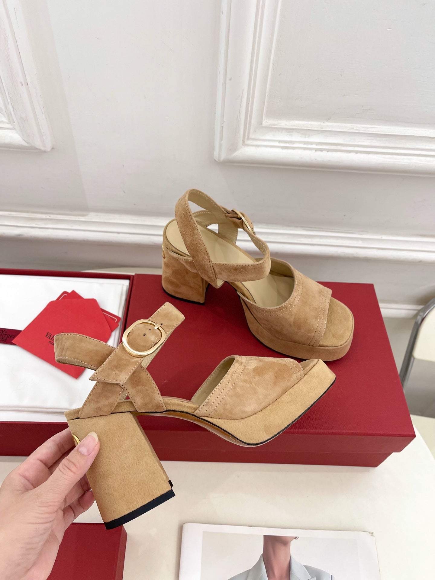 VT Garavani 25 Platform Beige Suede 330966