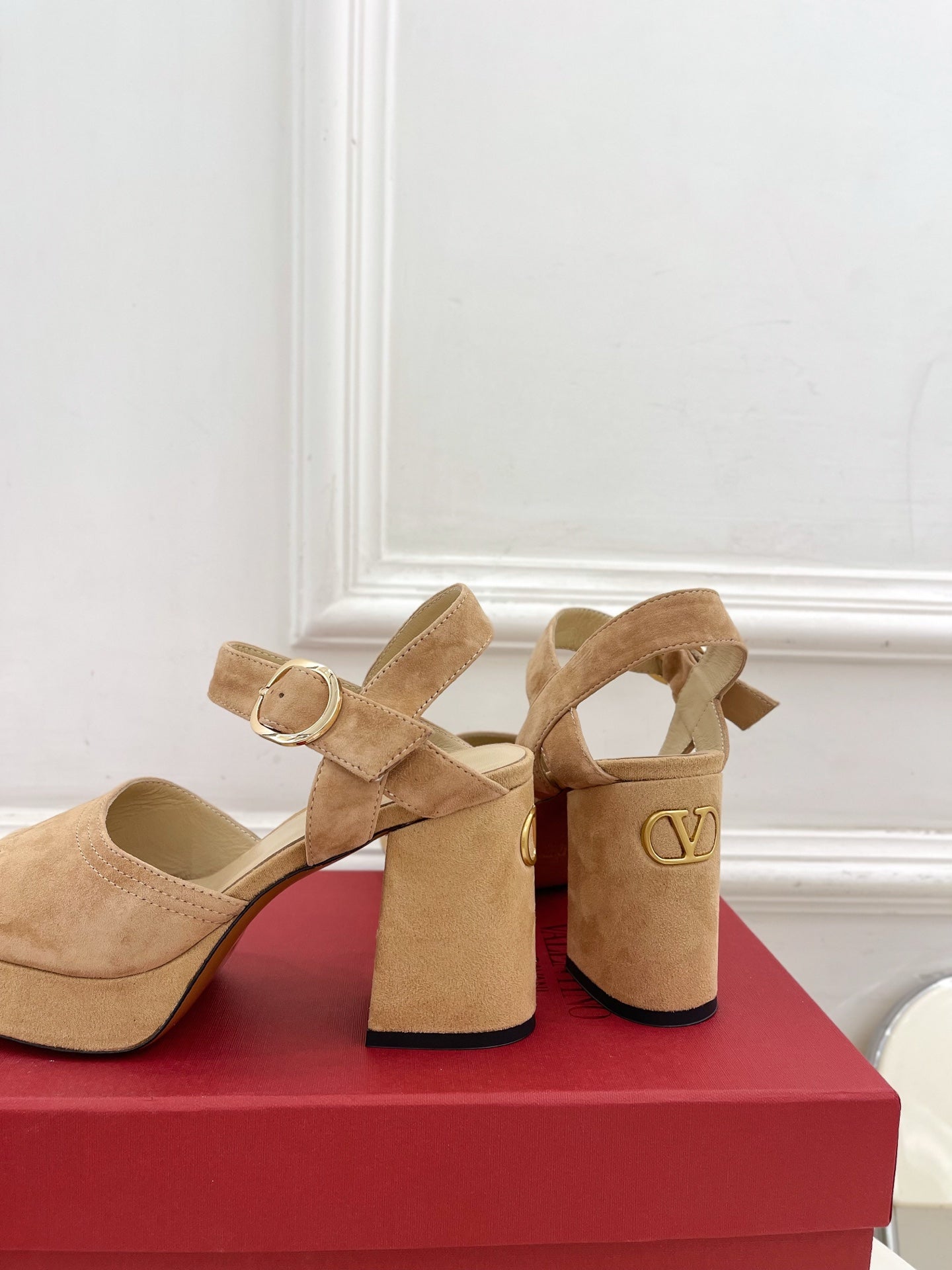 VT Garavani 25 Platform Beige Suede 330966