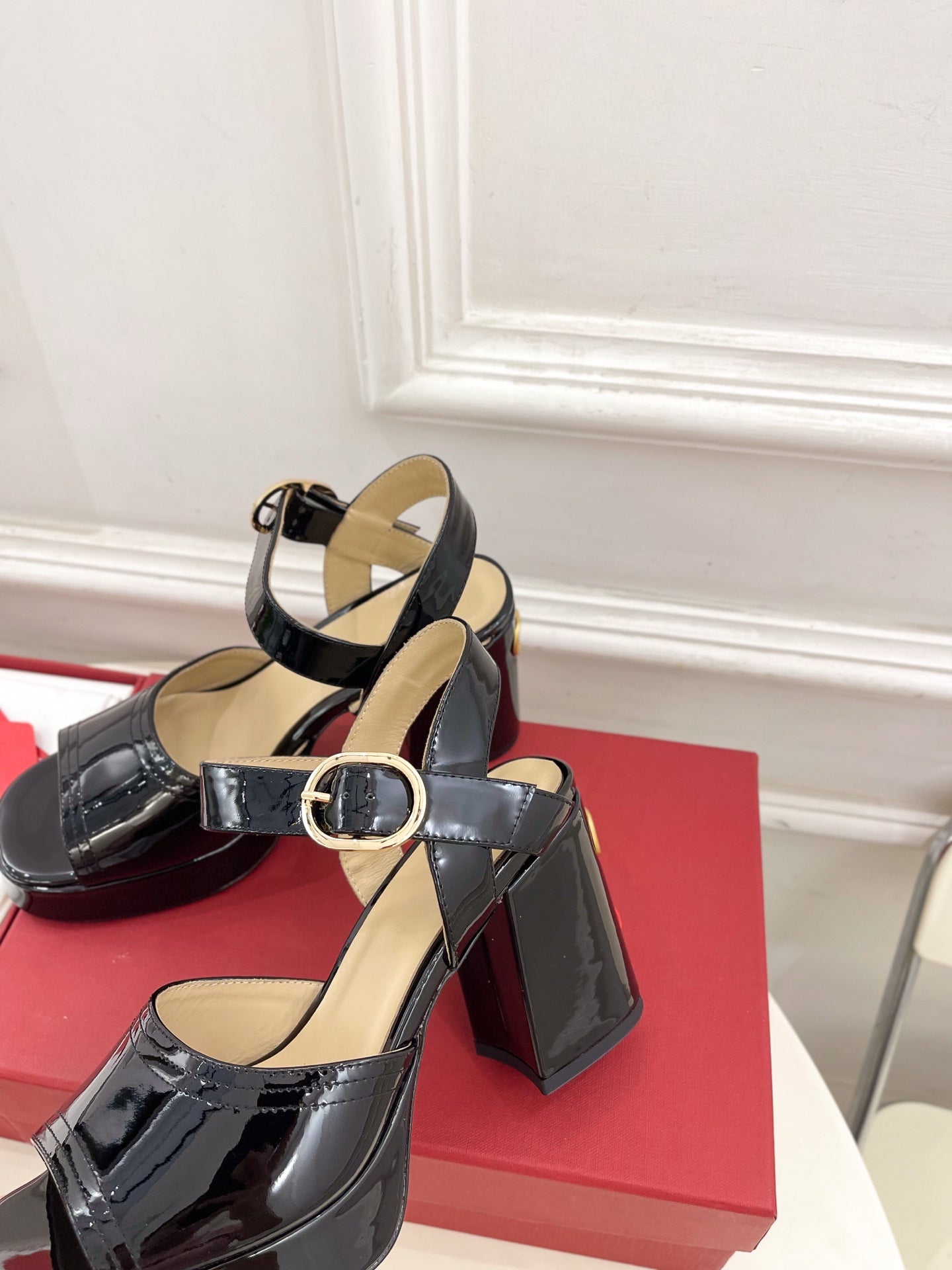 VT Garavani 25 Platform Black Cow Patent Leather 330967