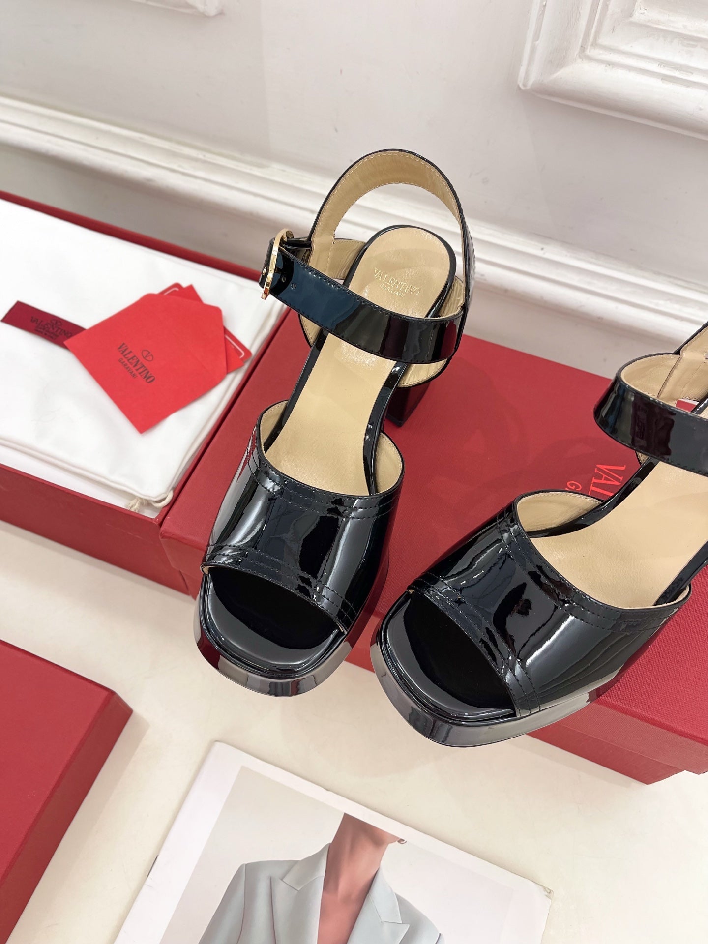 VT Garavani 25 Platform Black Cow Patent Leather 330967