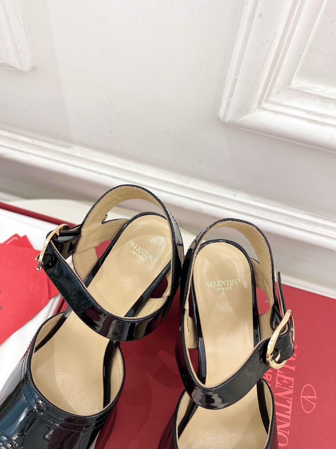 VT Garavani 25 Platform Black Cow Patent Leather 330967