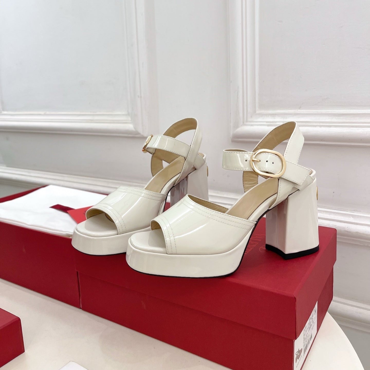 VT Garavani 25 Platform White Cow Patent Leather 330968