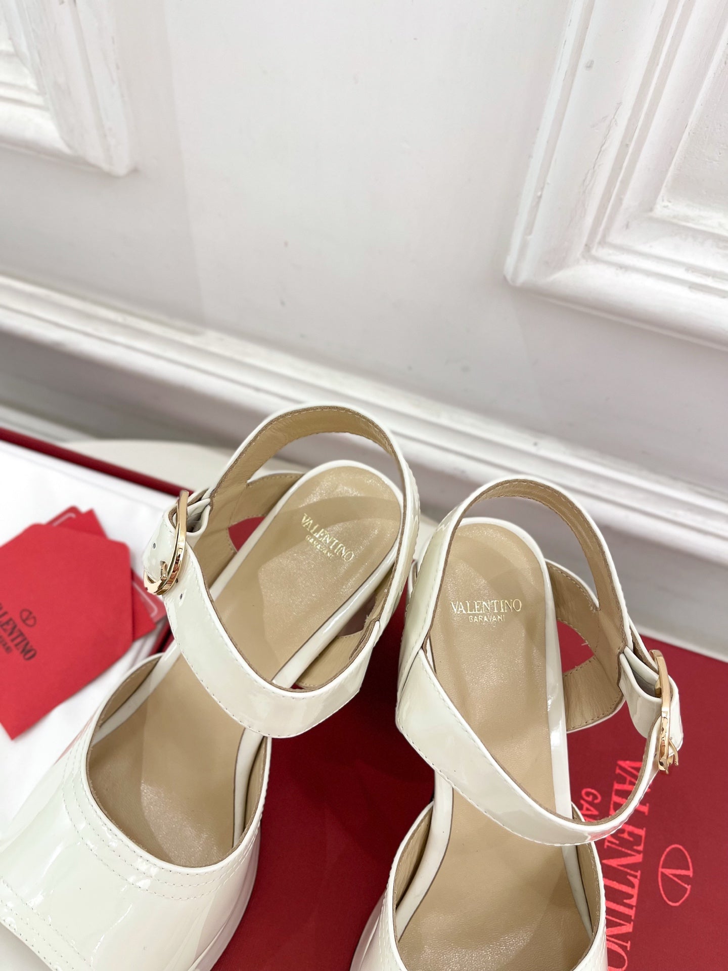 VT Garavani 25 Platform White Cow Patent Leather 330968