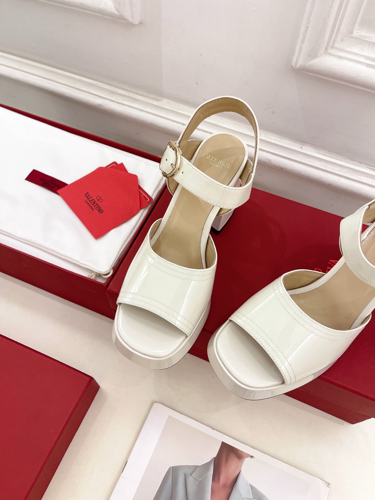 VT Garavani 25 Platform White Cow Patent Leather 330968