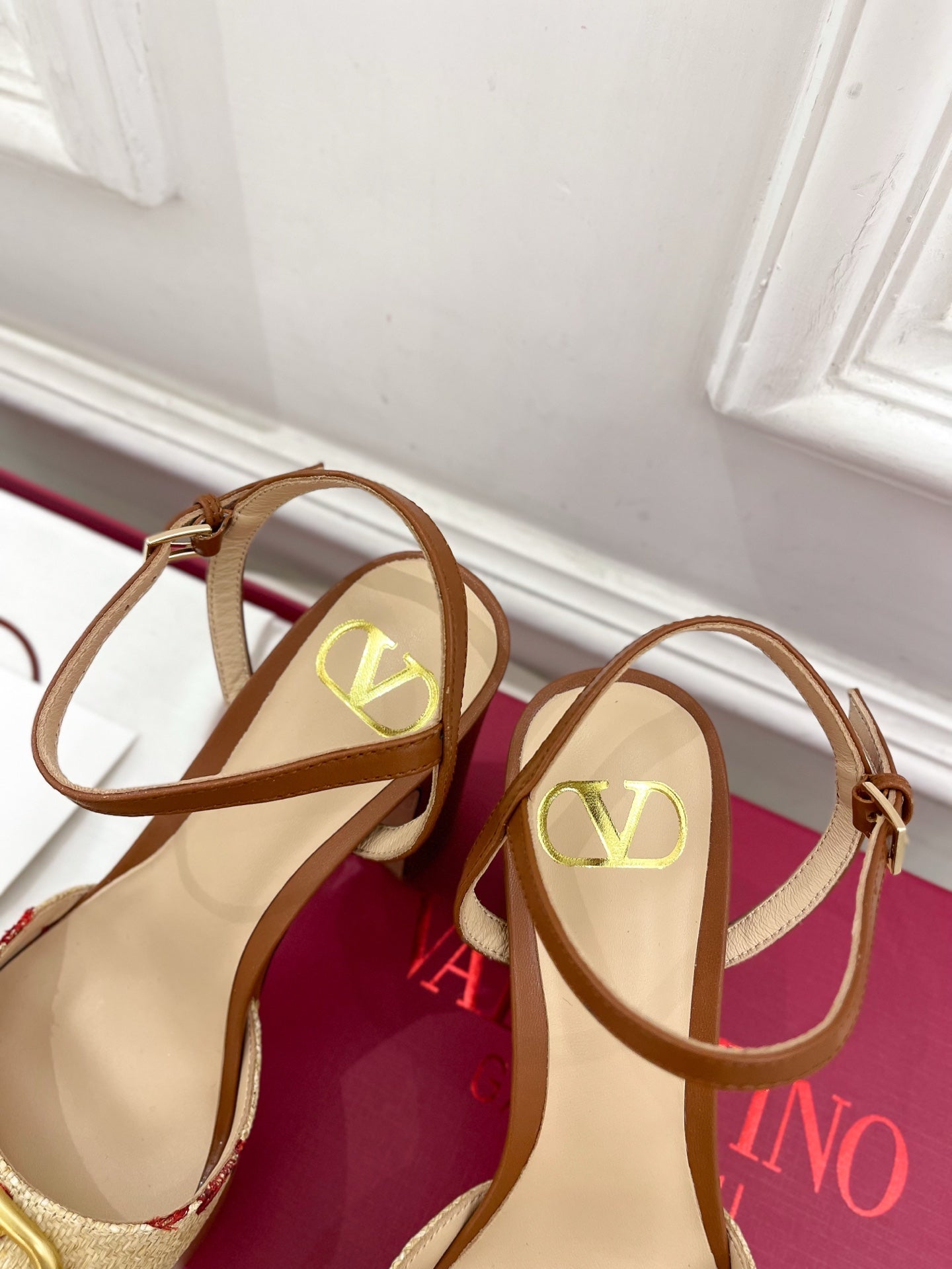 VT 25 Vlogo Platform Sandals Cherry Ankle Calfskin 330980