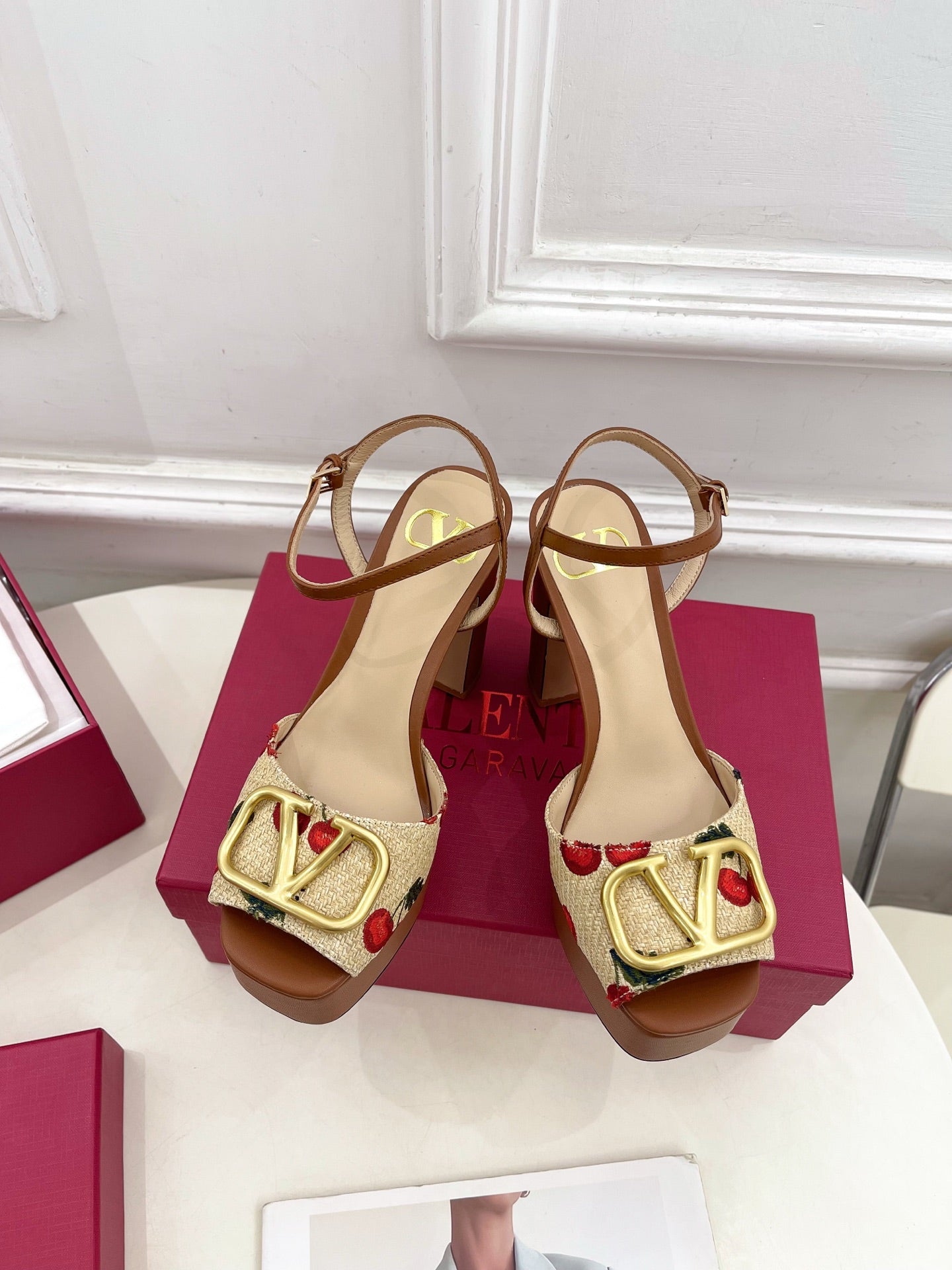 VT 25 Vlogo Platform Sandals Cherry Ankle Calfskin 330980