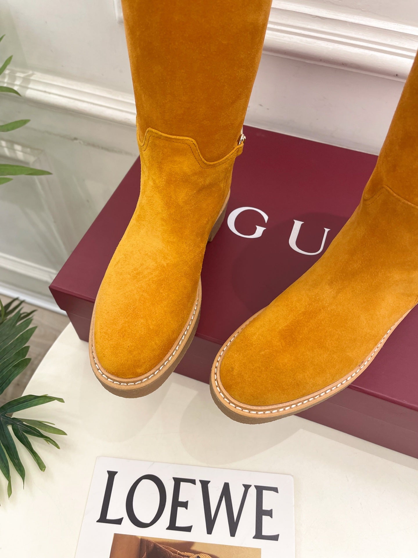 Gucci 25𝐬𝐬 hight boots mustard yellow suede 435370