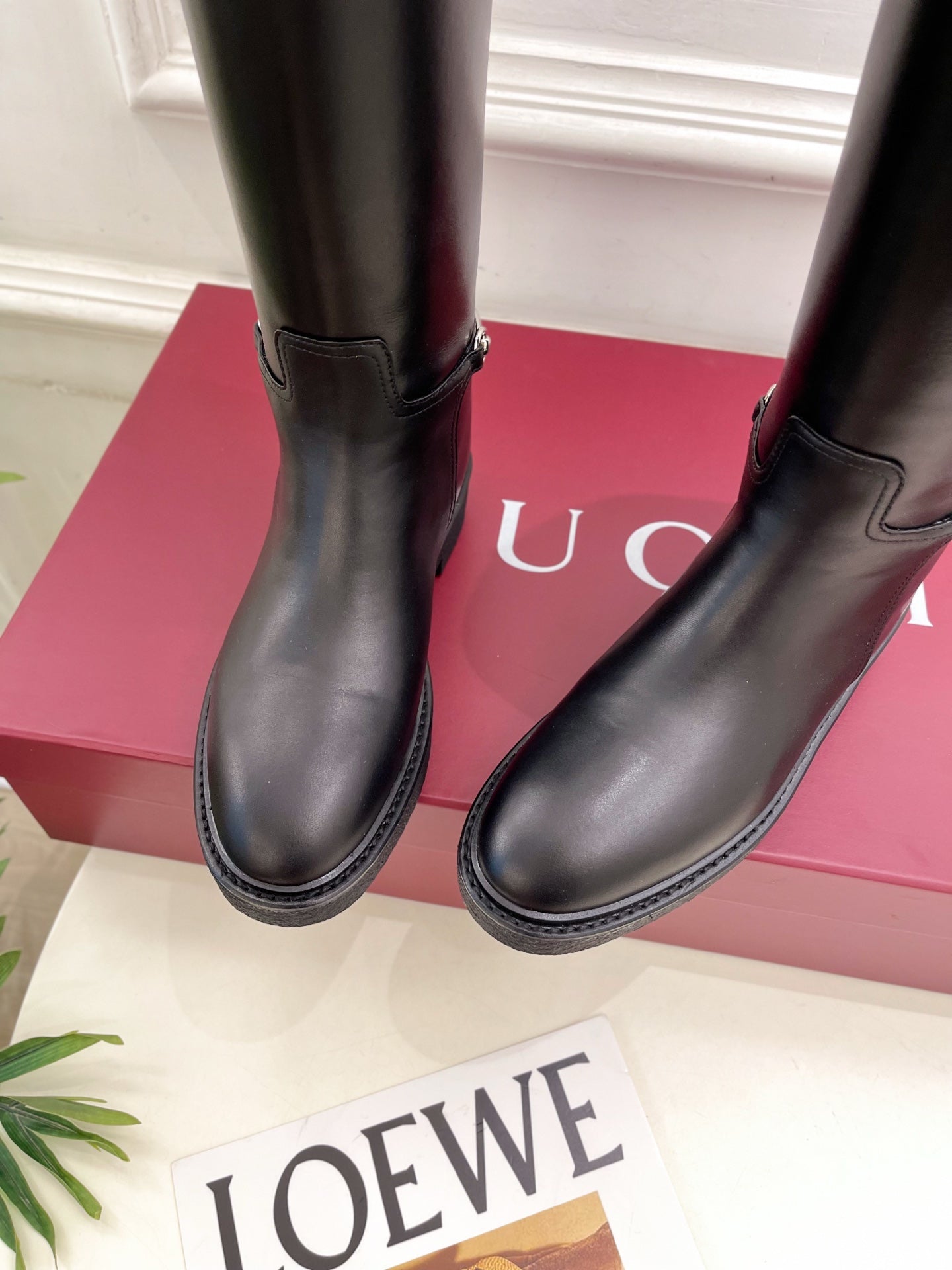 Gucci 25𝐬𝐬 hight boots black calfskin 435372