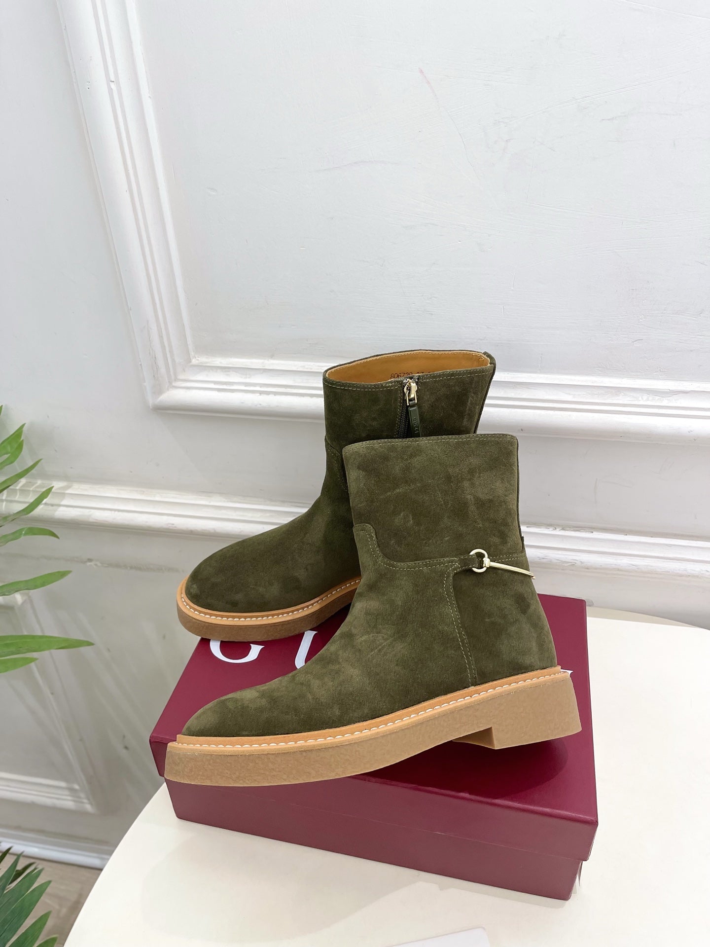 Gucci 25𝐬𝐬 horsebit ankle boots olive green suede 435378