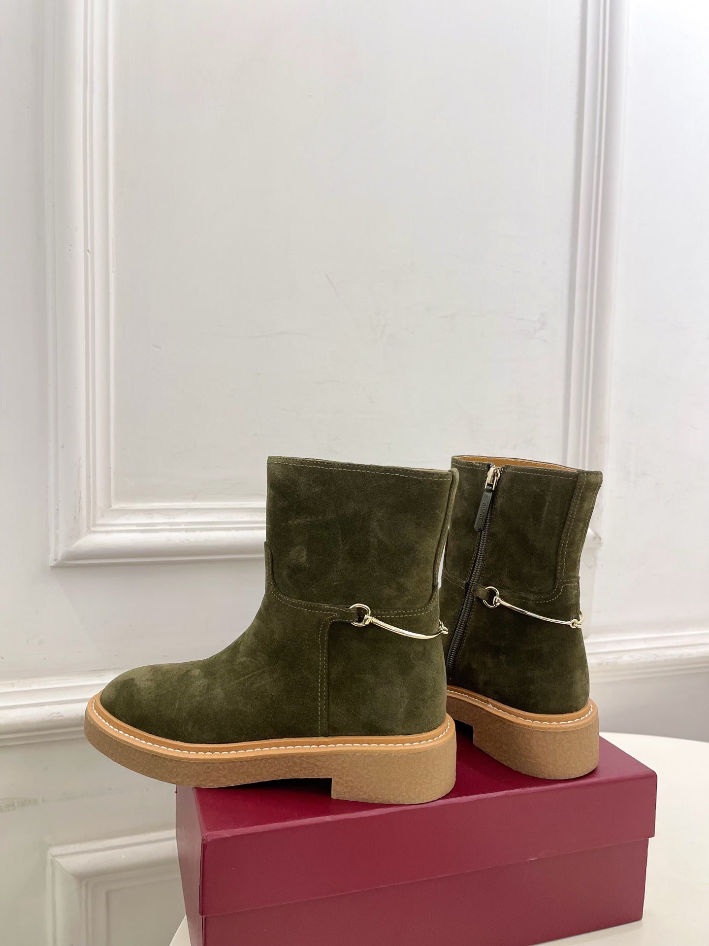 Gucci 25𝐬𝐬 horsebit ankle boots olive green suede 435378