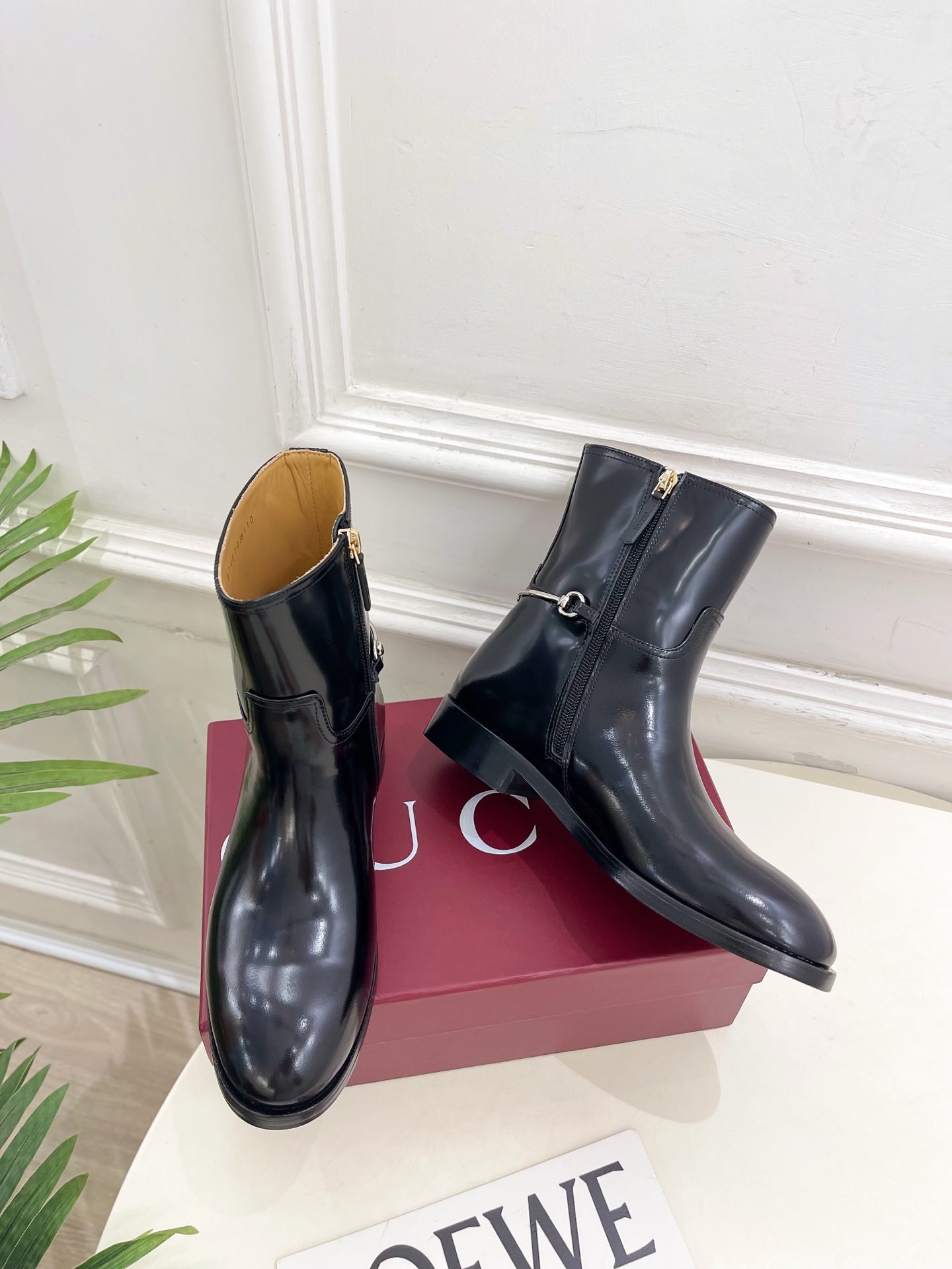 Gucci 25𝐬𝐬 horsebit  ankle boots black patent calfskin 435384